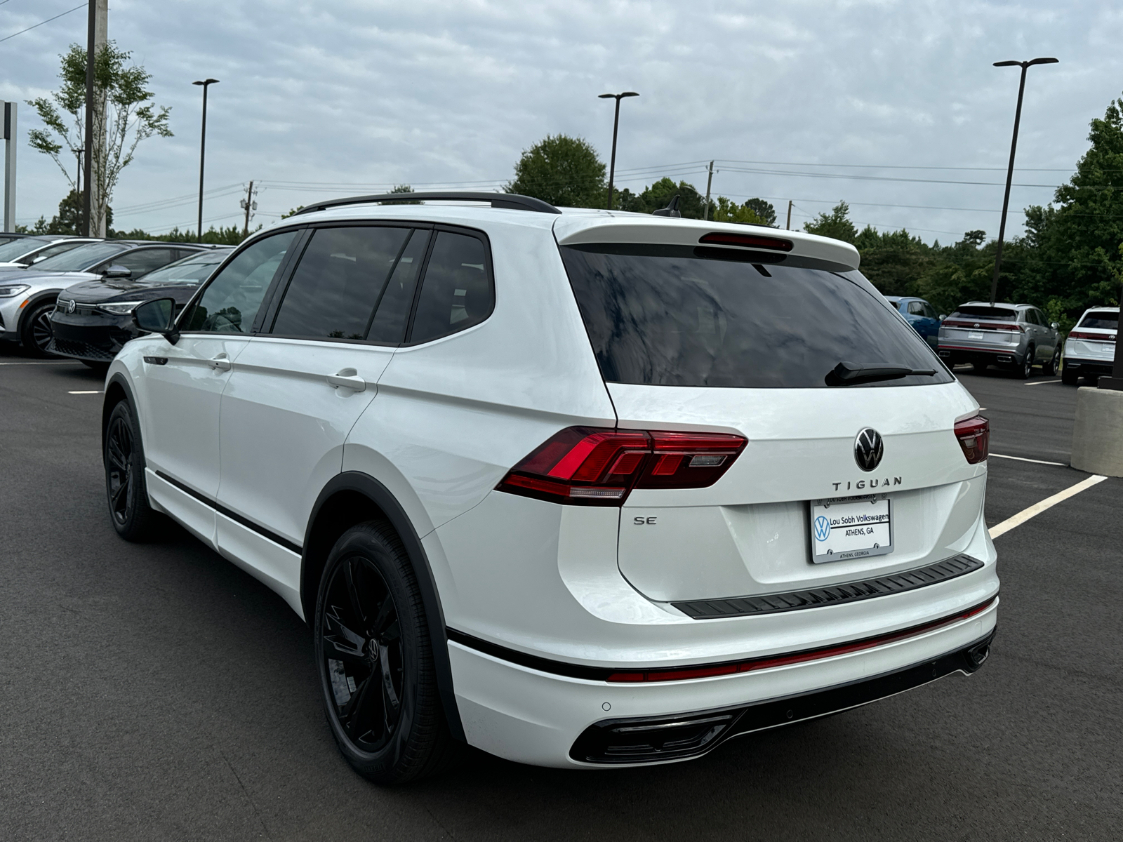 2024 Volkswagen Tiguan 2.0T SE R-Line Black 3