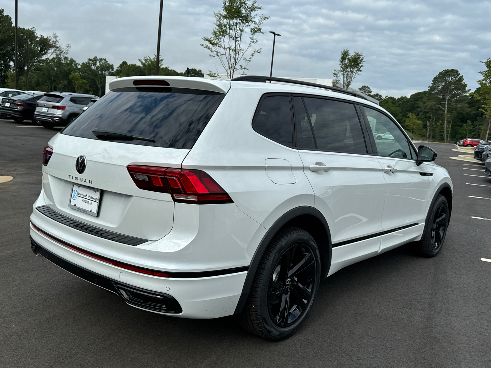 2024 Volkswagen Tiguan 2.0T SE R-Line Black 5