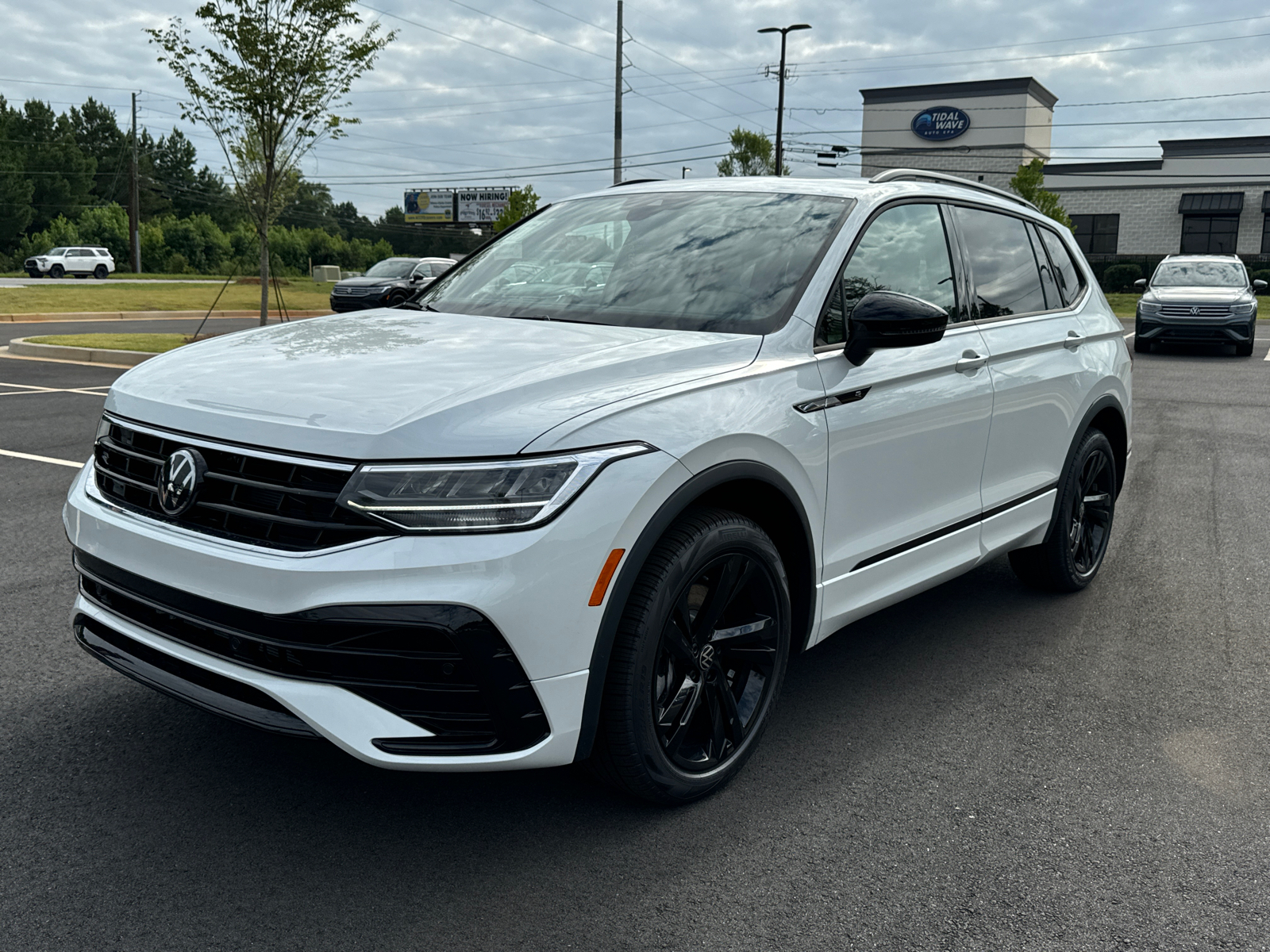 2024 Volkswagen Tiguan 2.0T SE R-Line Black 1