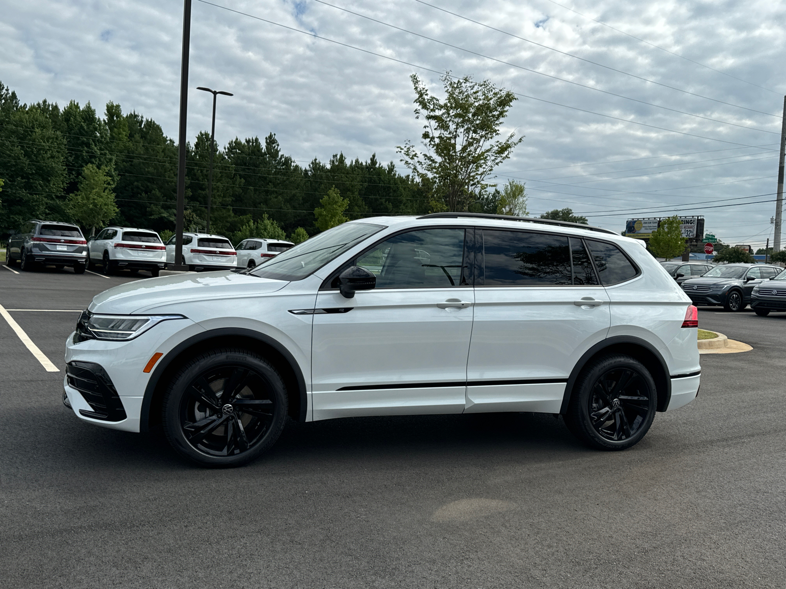 2024 Volkswagen Tiguan 2.0T SE R-Line Black 2