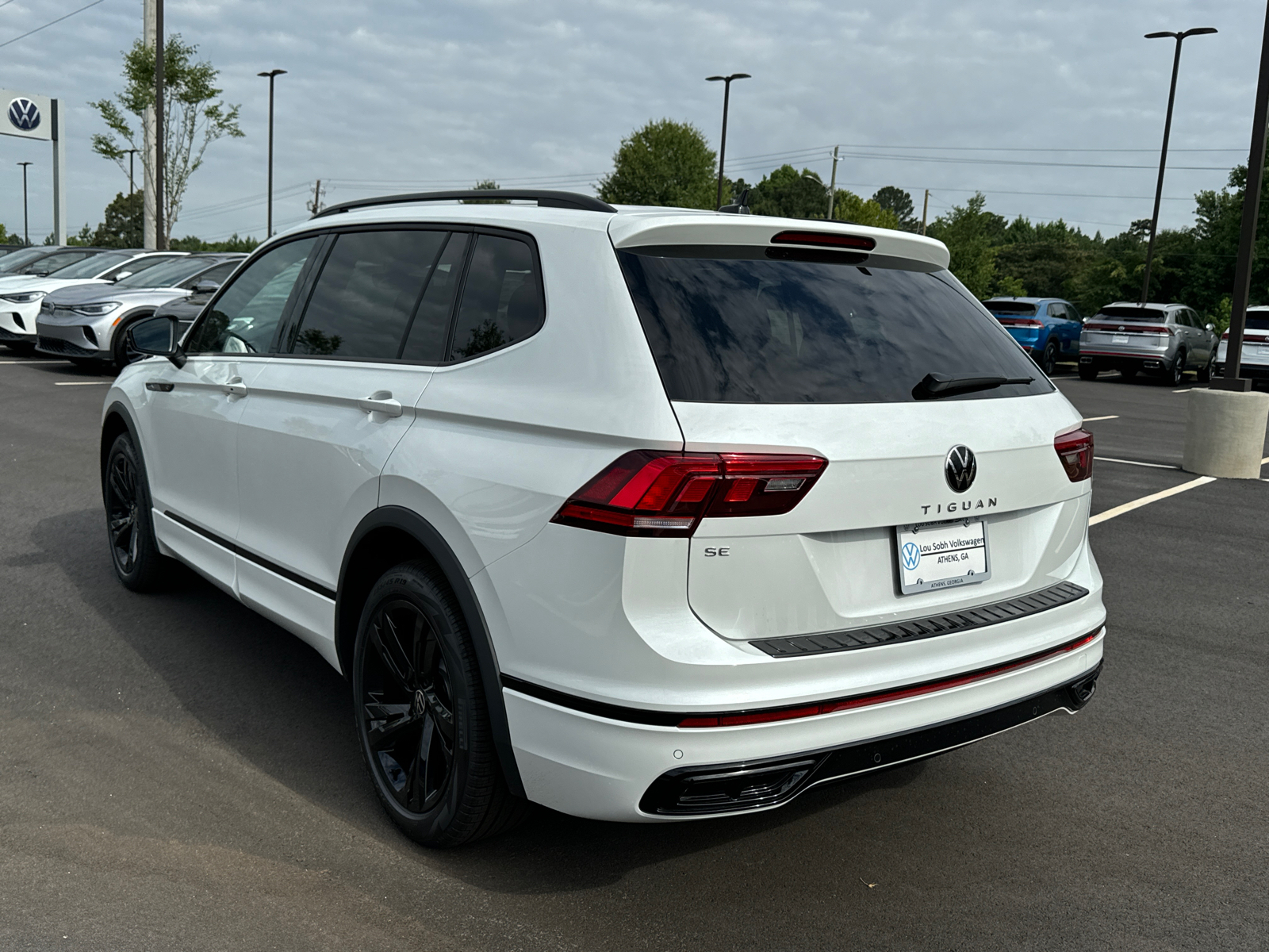 2024 Volkswagen Tiguan 2.0T SE R-Line Black 3