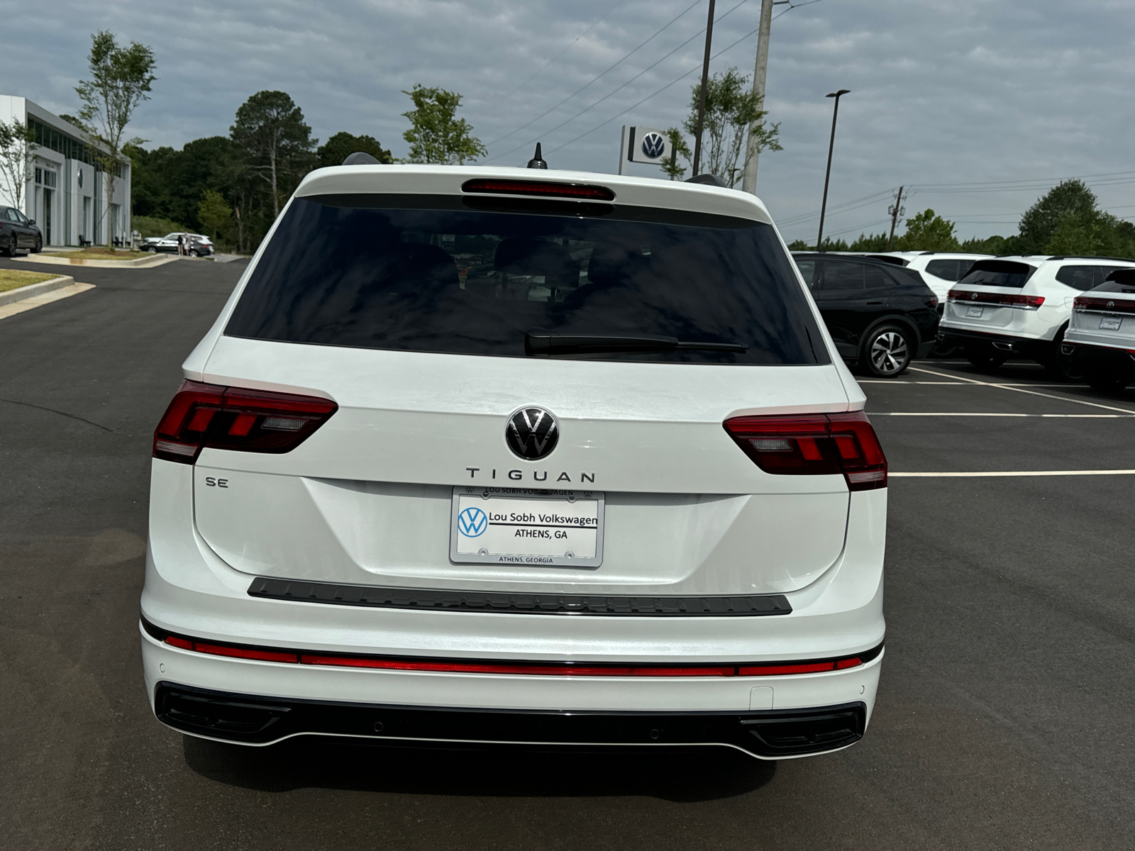 2024 Volkswagen Tiguan 2.0T SE R-Line Black 4