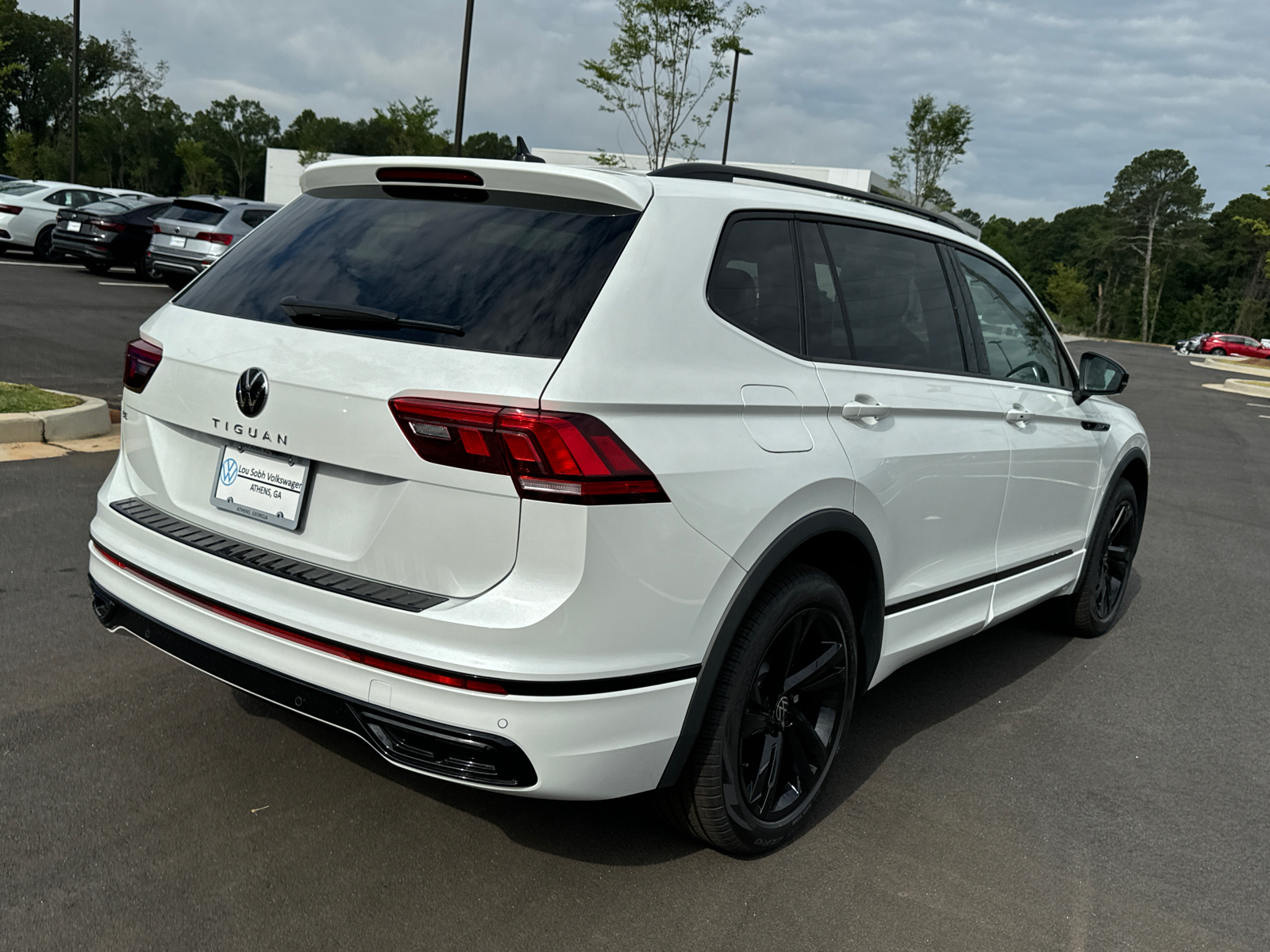 2024 Volkswagen Tiguan 2.0T SE R-Line Black 5