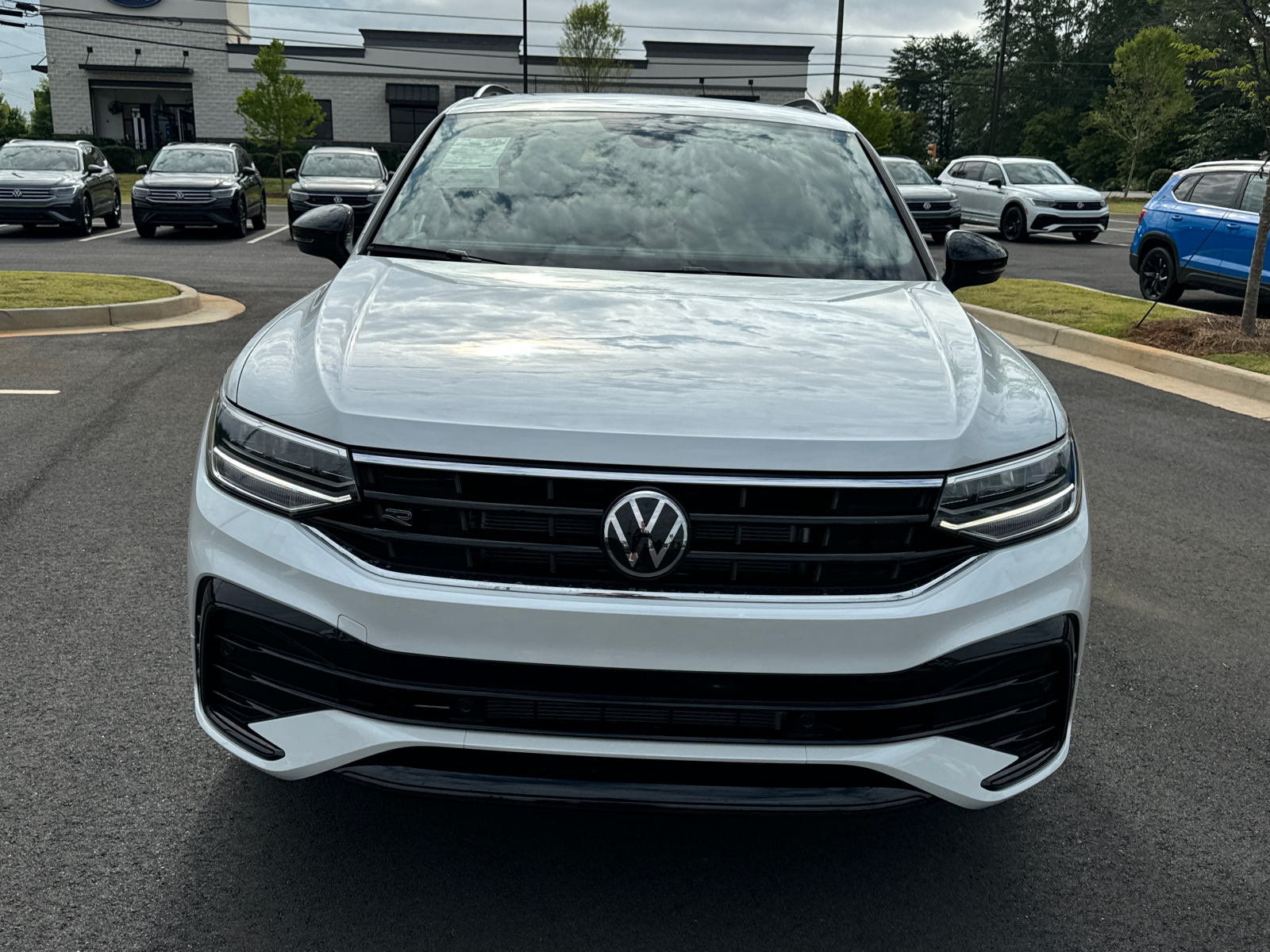 2024 Volkswagen Tiguan 2.0T SE R-Line Black 8