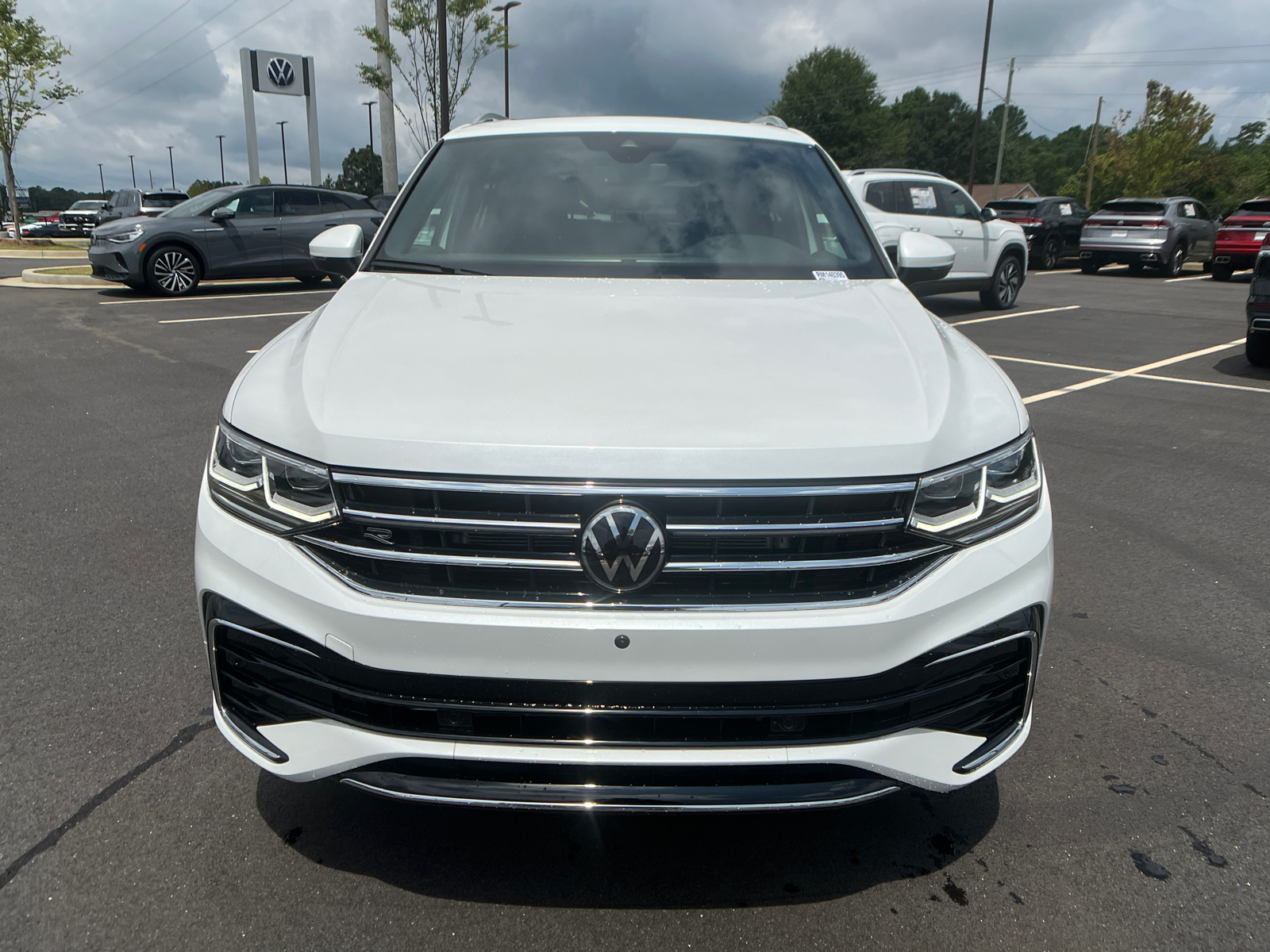 2024 Volkswagen Tiguan 2.0T SEL R-Line 2