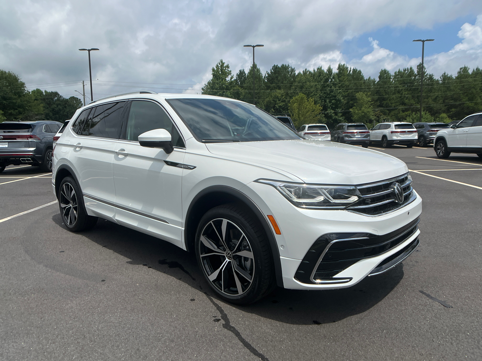 2024 Volkswagen Tiguan 2.0T SEL R-Line 3