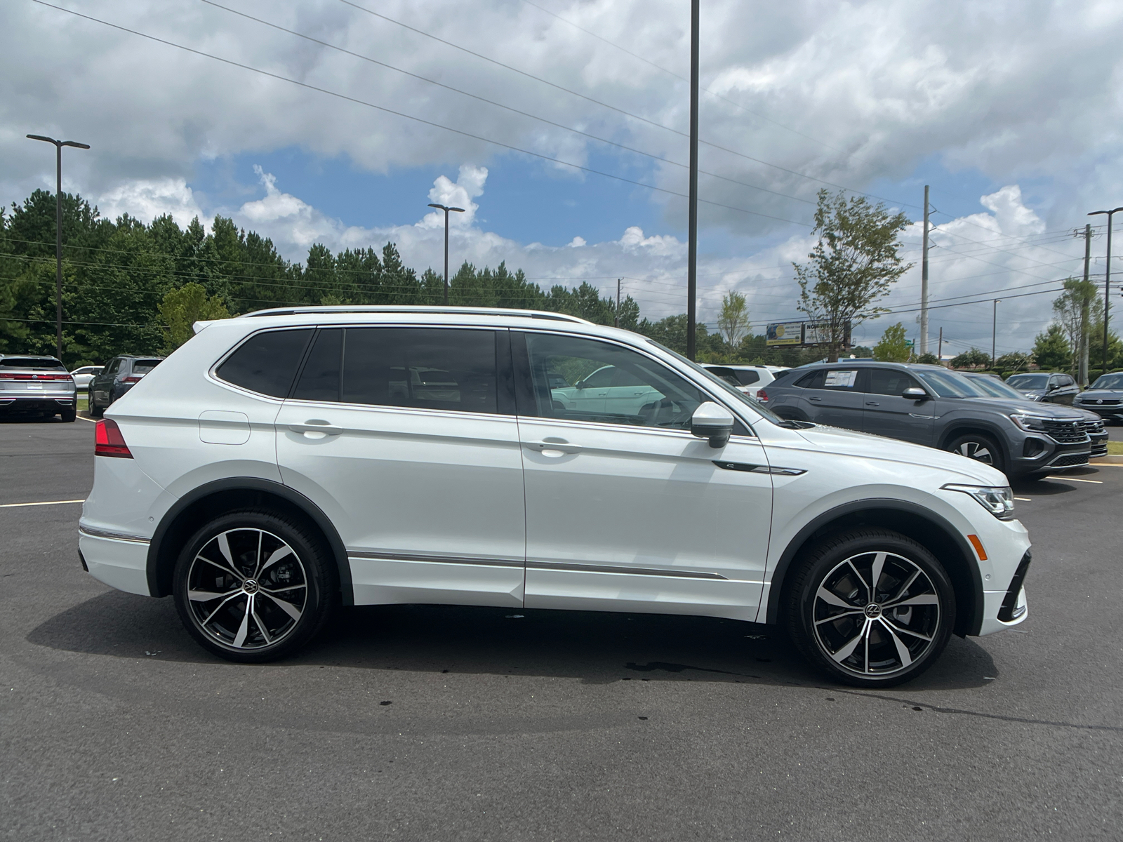 2024 Volkswagen Tiguan 2.0T SEL R-Line 4