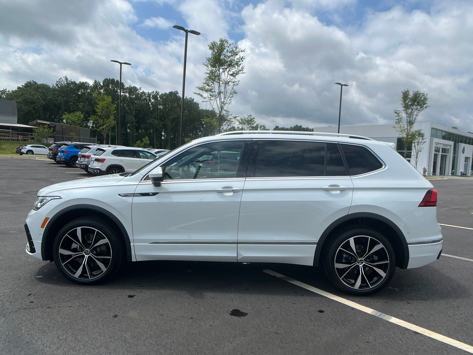 2024 Volkswagen Tiguan 2.0T SEL R-Line 8