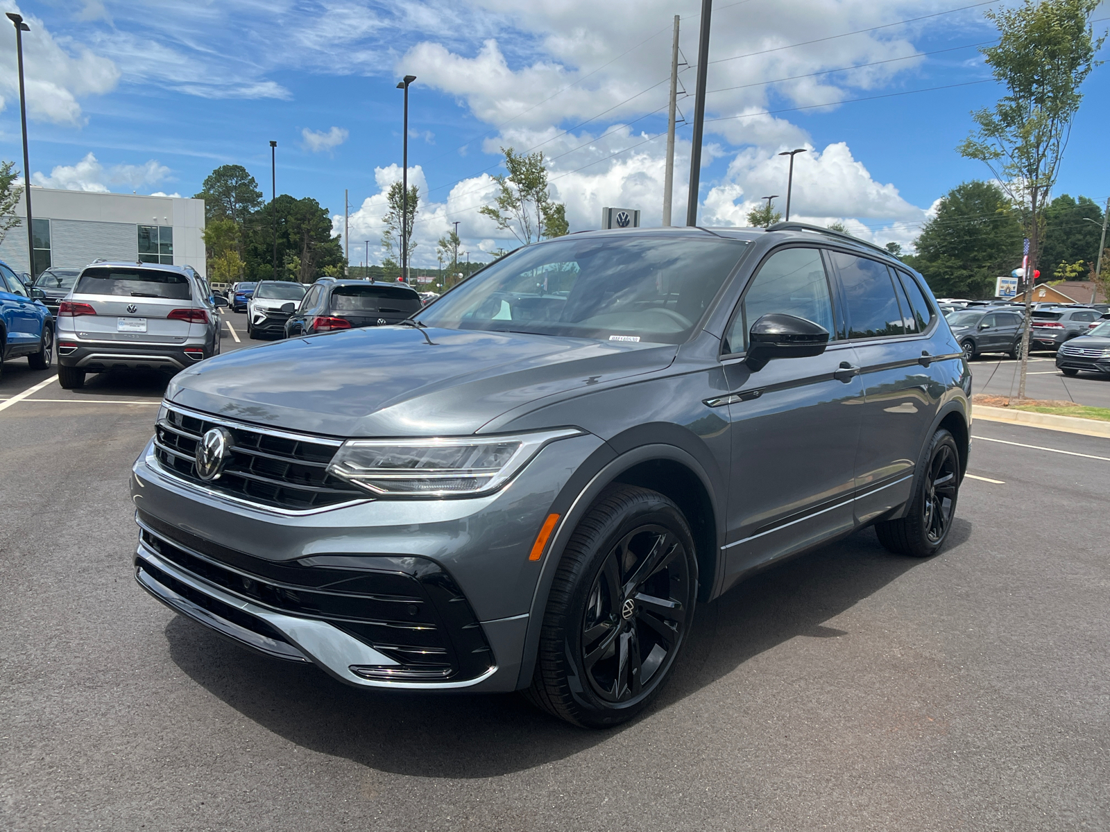 2024 Volkswagen Tiguan 2.0T SE R-Line Black 1