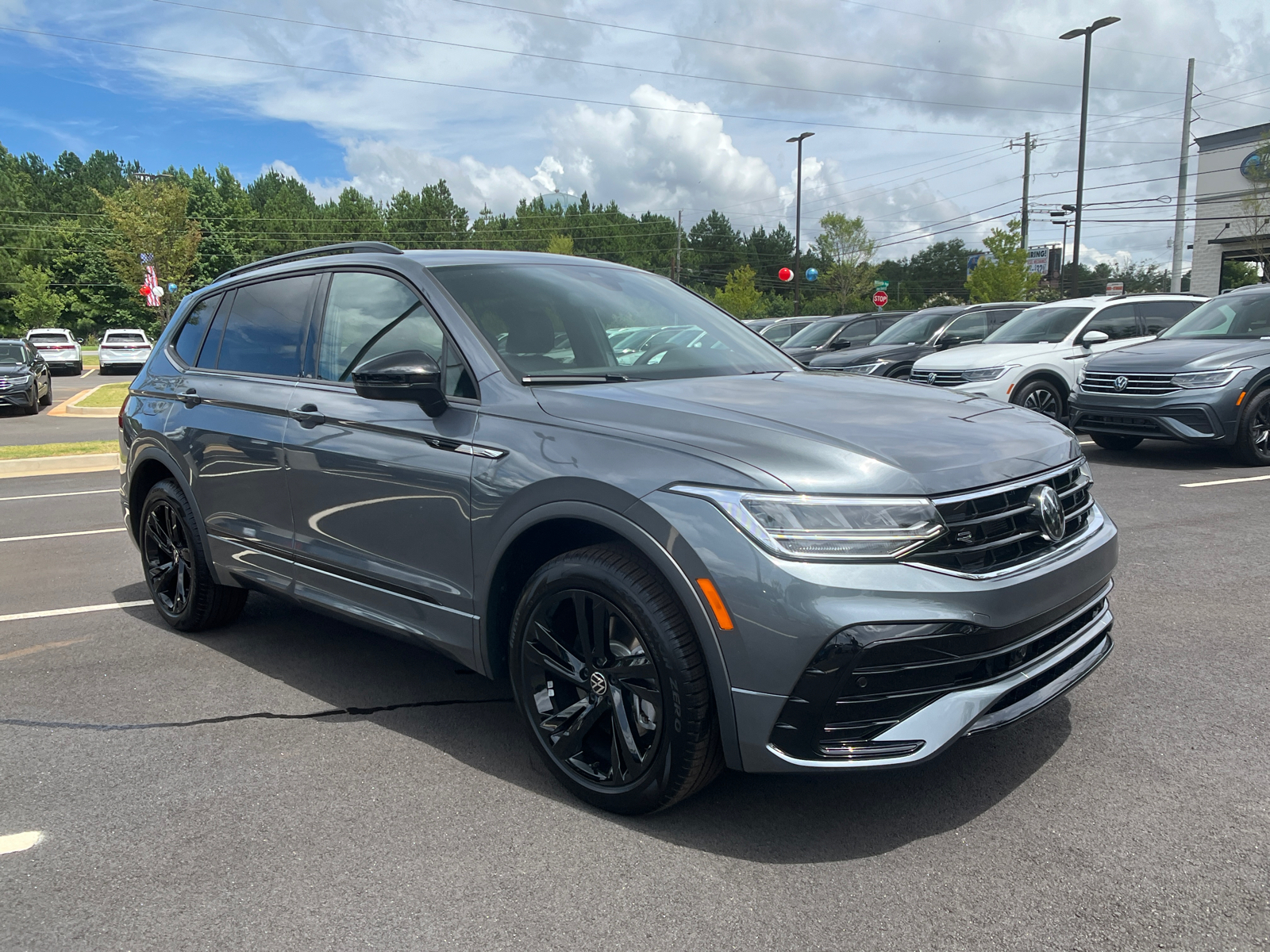 2024 Volkswagen Tiguan 2.0T SE R-Line Black 3