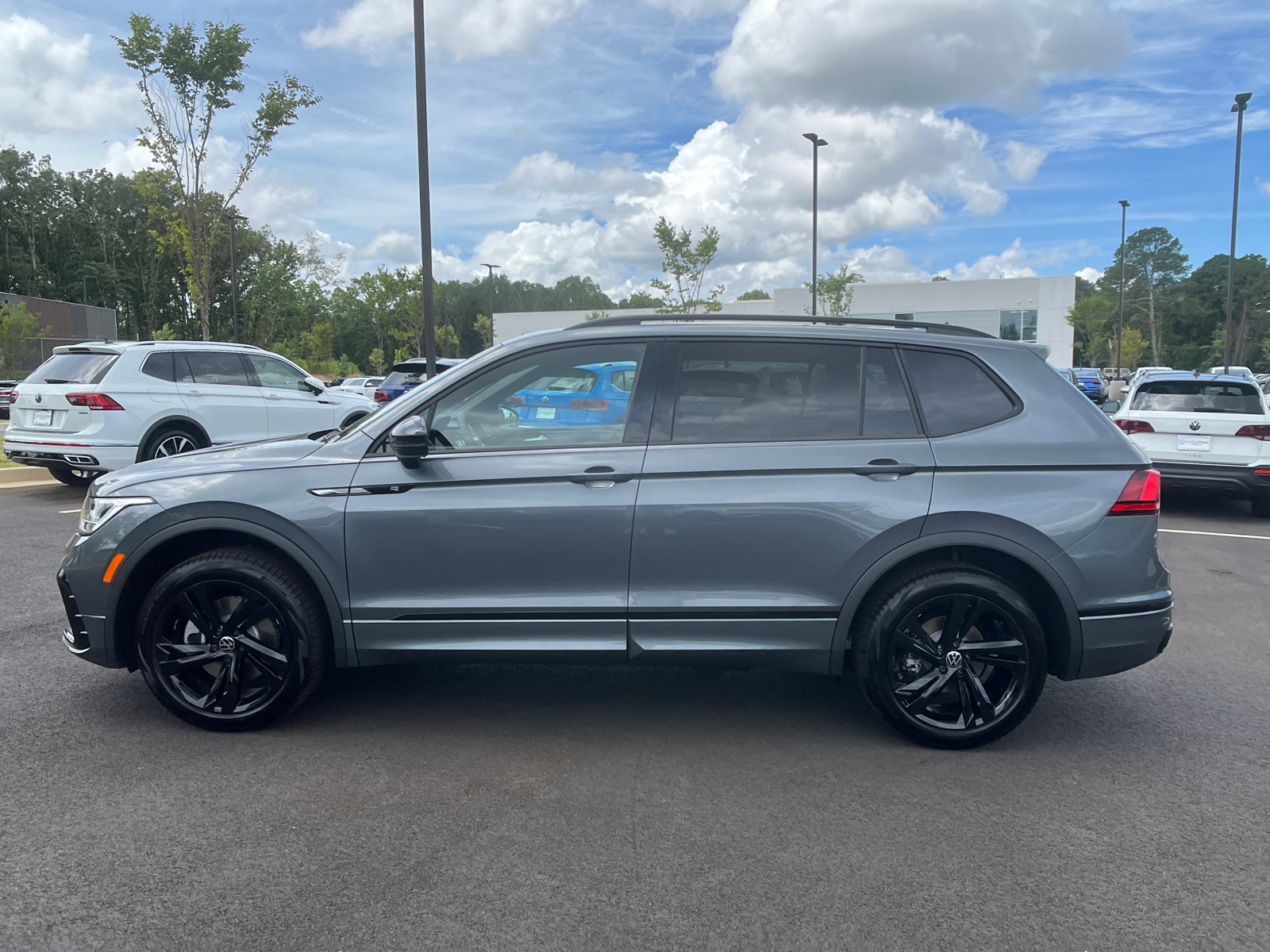 2024 Volkswagen Tiguan 2.0T SE R-Line Black 8