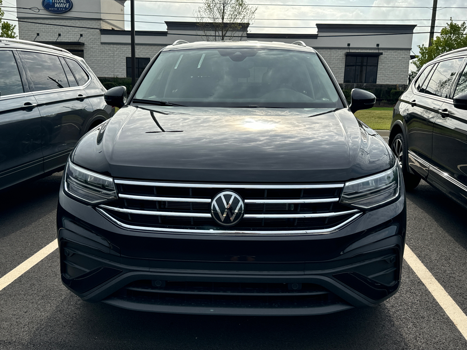 2024 Volkswagen Tiguan 2.0T SE 2