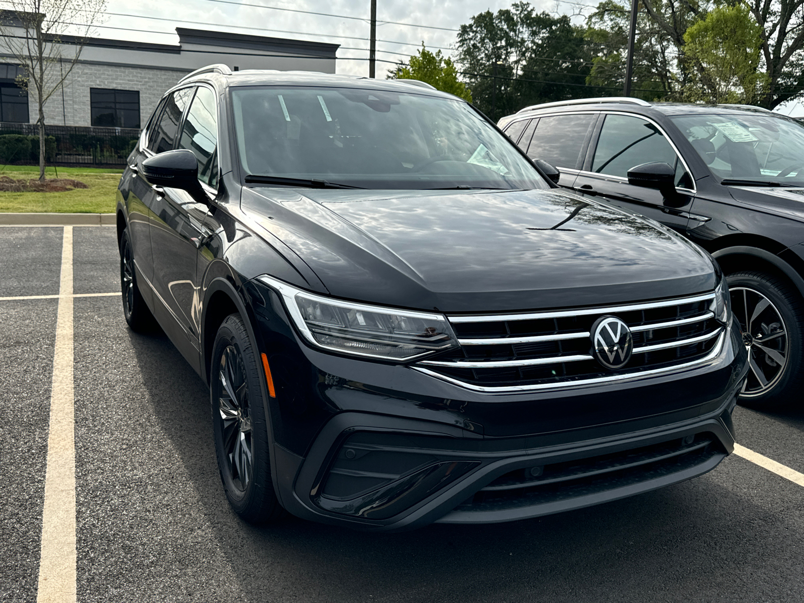 2024 Volkswagen Tiguan 2.0T SE 3