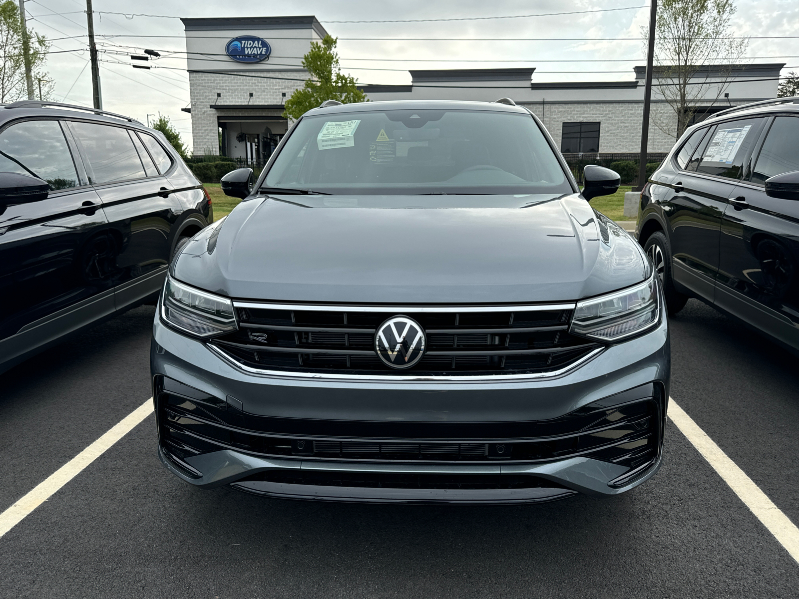 2024 Volkswagen Tiguan 2.0T SE R-Line Black 2