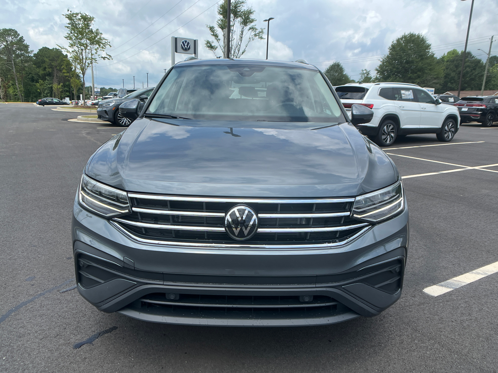 2024 Volkswagen Tiguan 2.0T SE 2