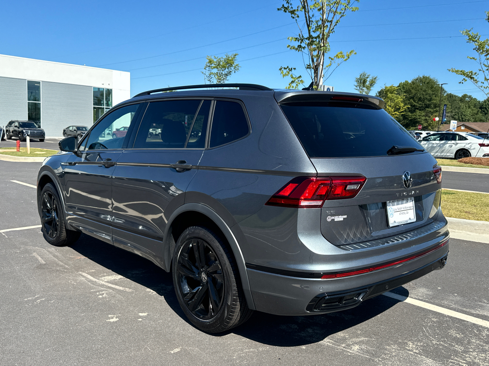 2024 Volkswagen Tiguan 2.0T SE R-Line Black 3