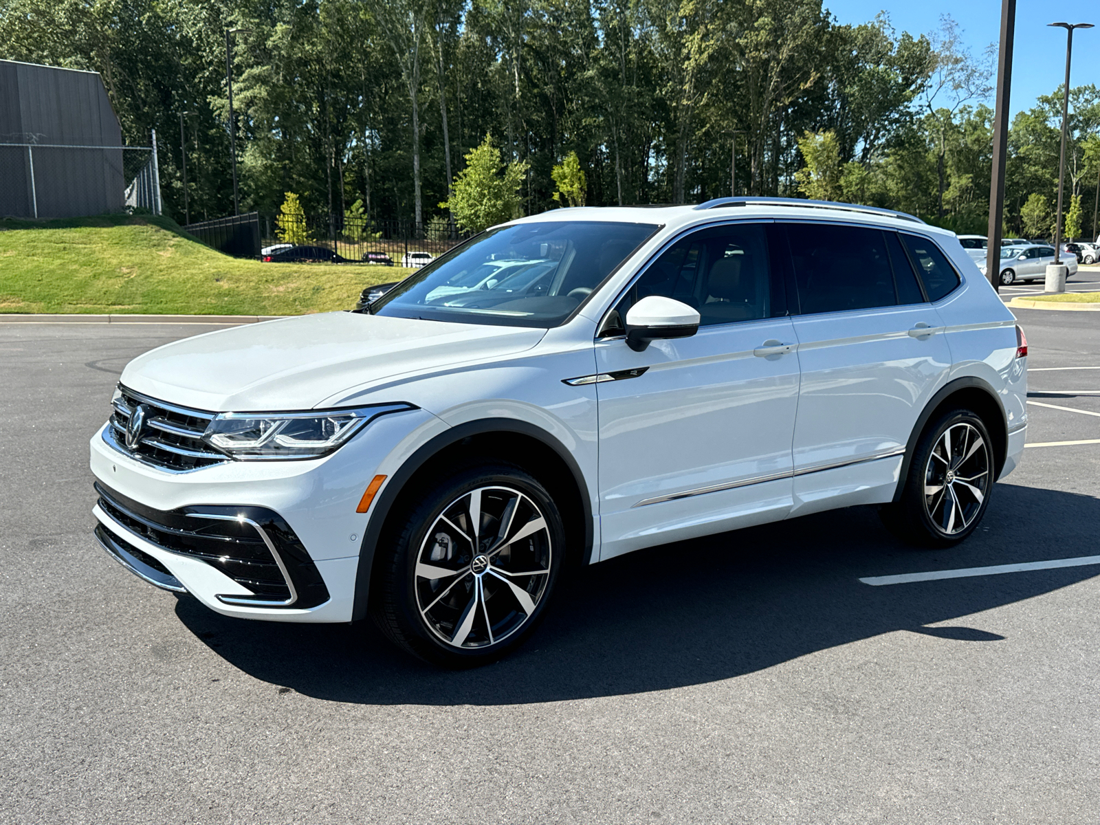 2024 Volkswagen Tiguan 2.0T SEL R-Line 2