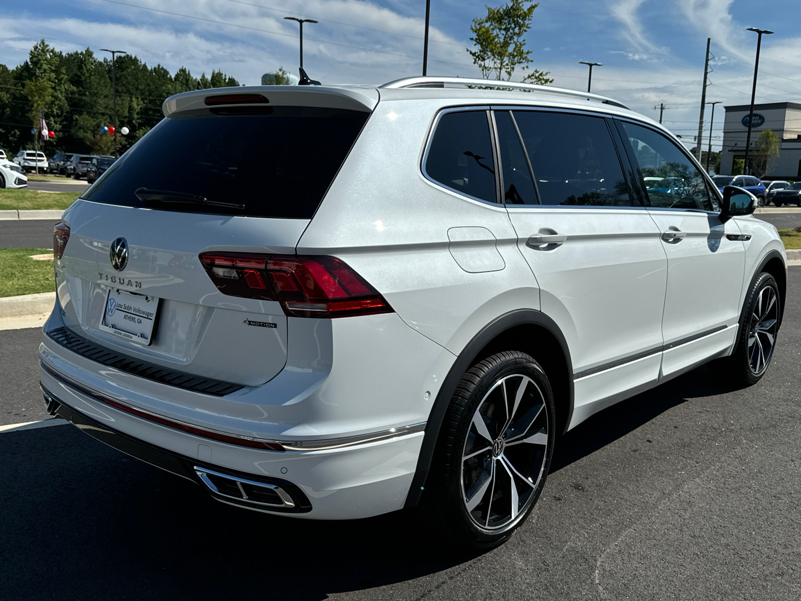 2024 Volkswagen Tiguan 2.0T SEL R-Line 5