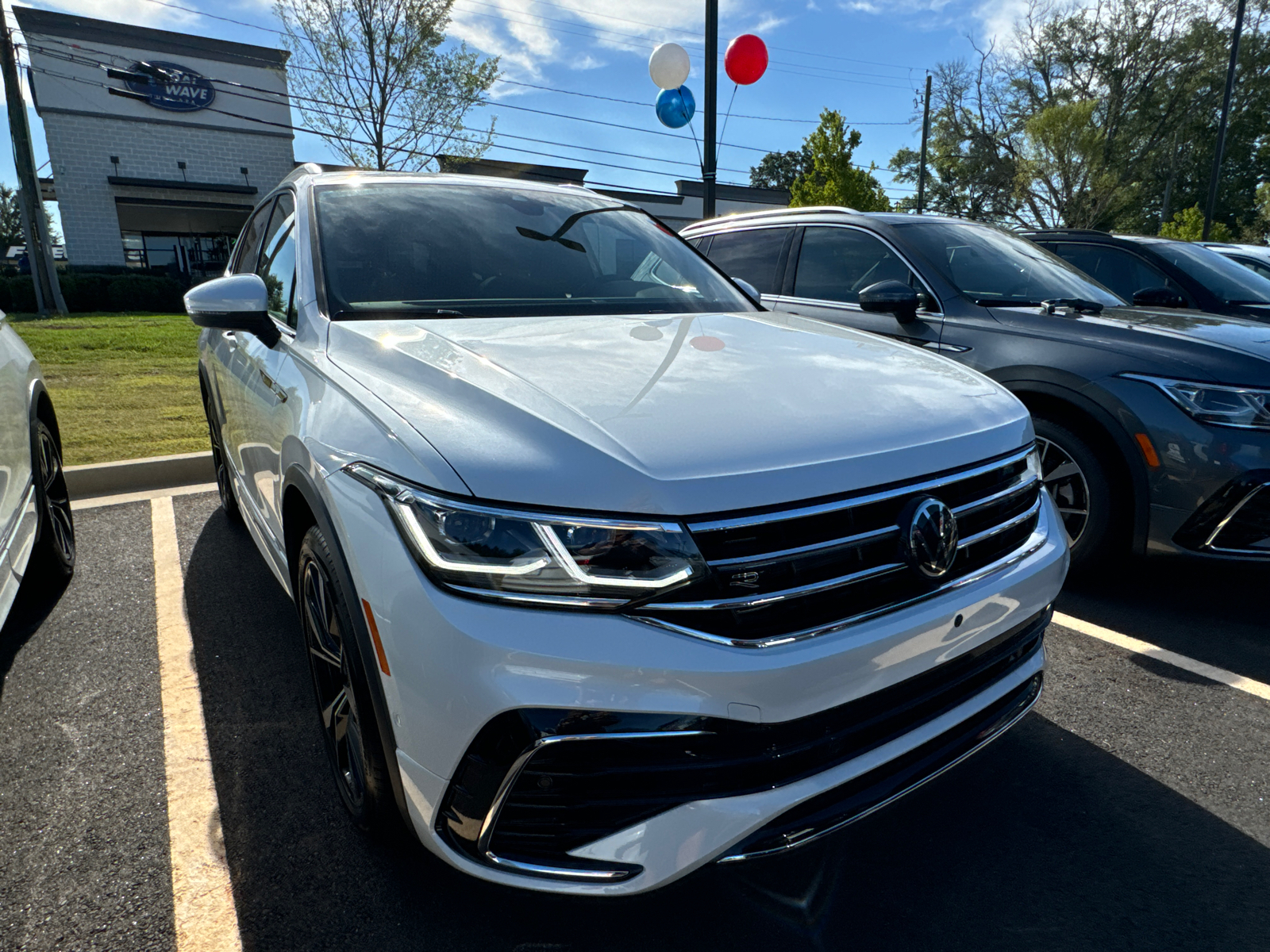 2024 Volkswagen Tiguan 2.0T SEL R-Line 2