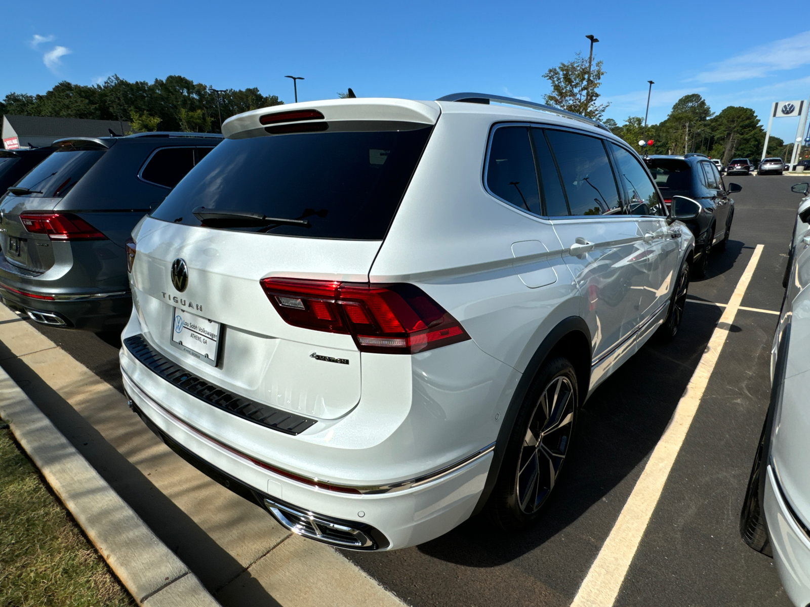 2024 Volkswagen Tiguan 2.0T SEL R-Line 3