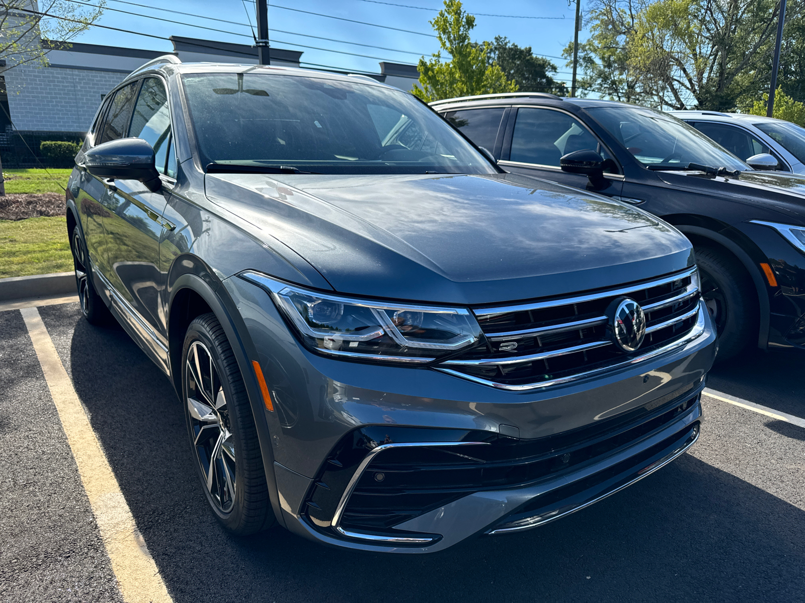 2024 Volkswagen Tiguan 2.0T SEL R-Line 2