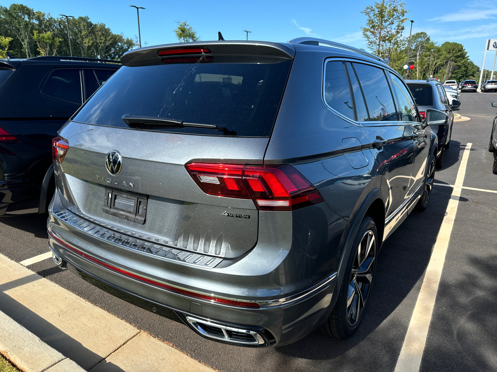 2024 Volkswagen Tiguan 2.0T SEL R-Line 3