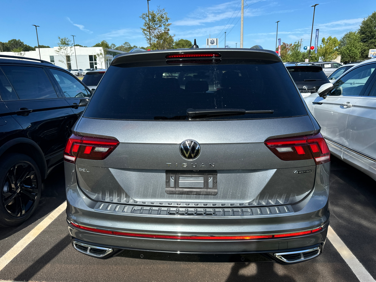 2024 Volkswagen Tiguan 2.0T SEL R-Line 4