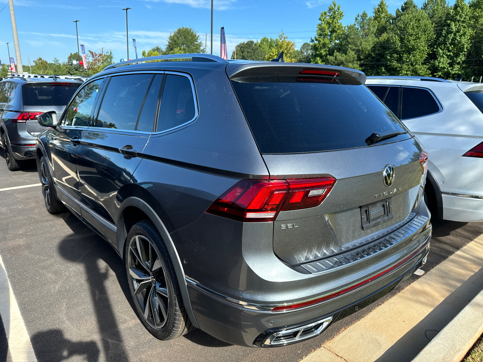 2024 Volkswagen Tiguan 2.0T SEL R-Line 5