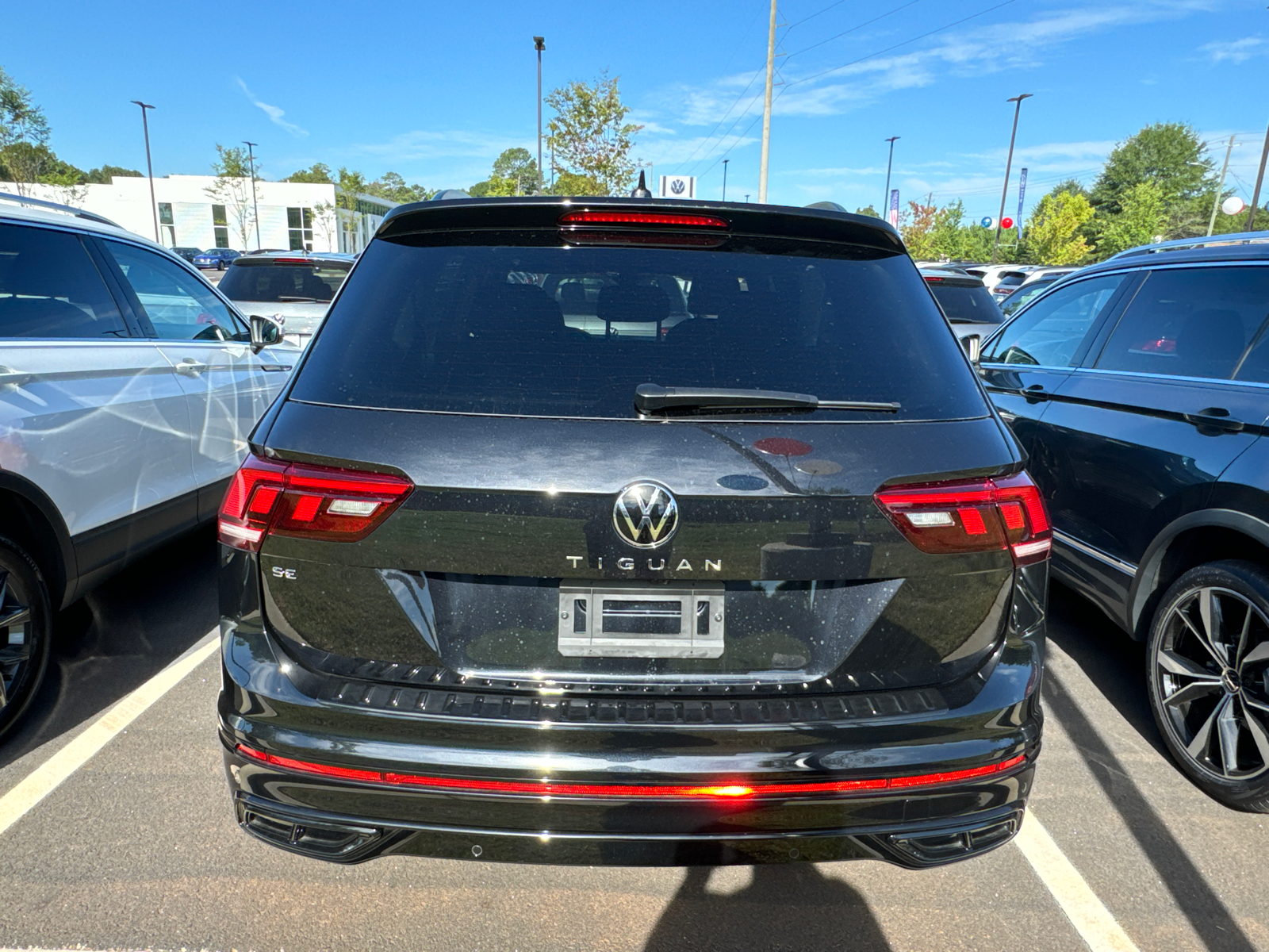 2024 Volkswagen Tiguan 2.0T SE R-Line Black 4