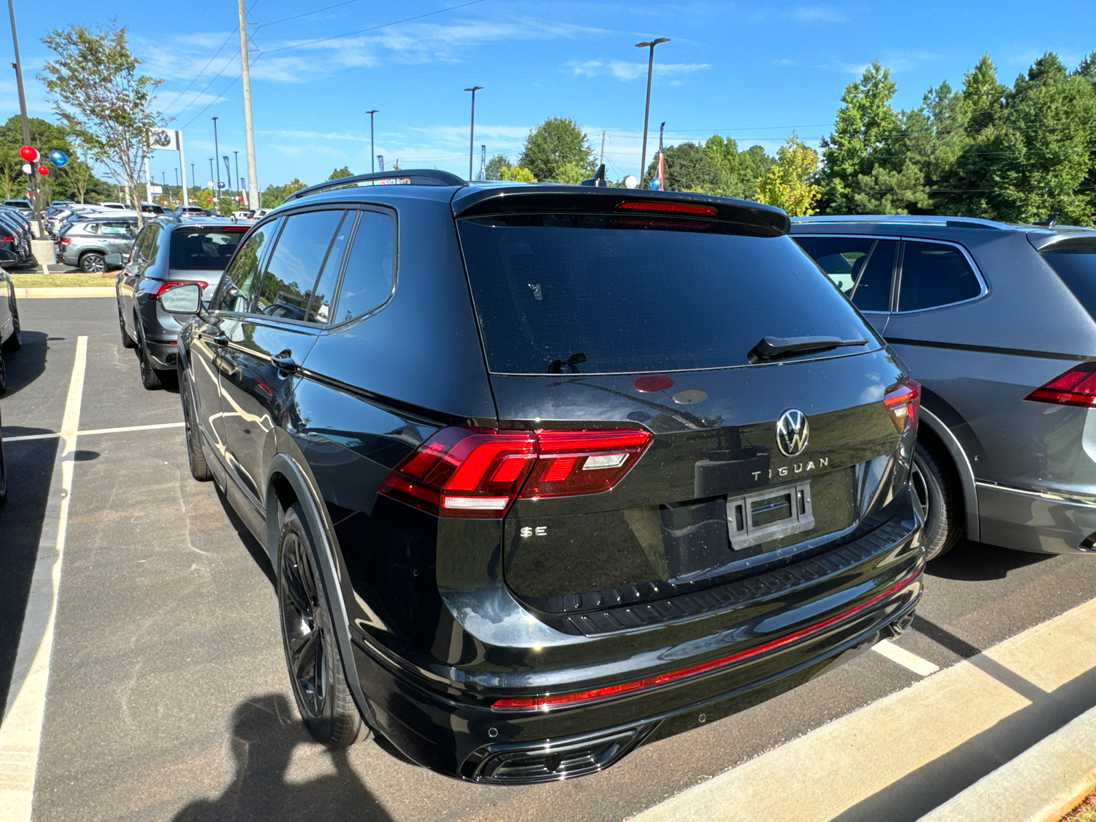 2024 Volkswagen Tiguan 2.0T SE R-Line Black 5