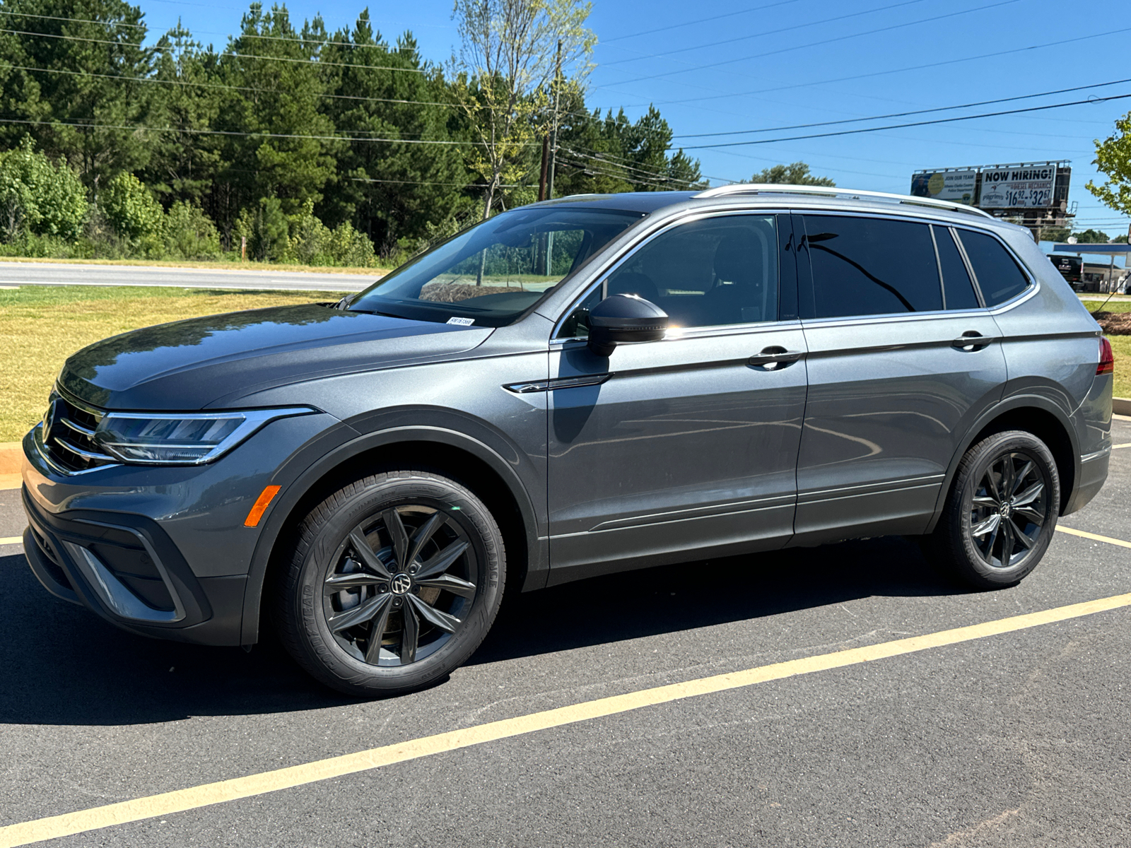 2024 Volkswagen Tiguan 2.0T SE 2