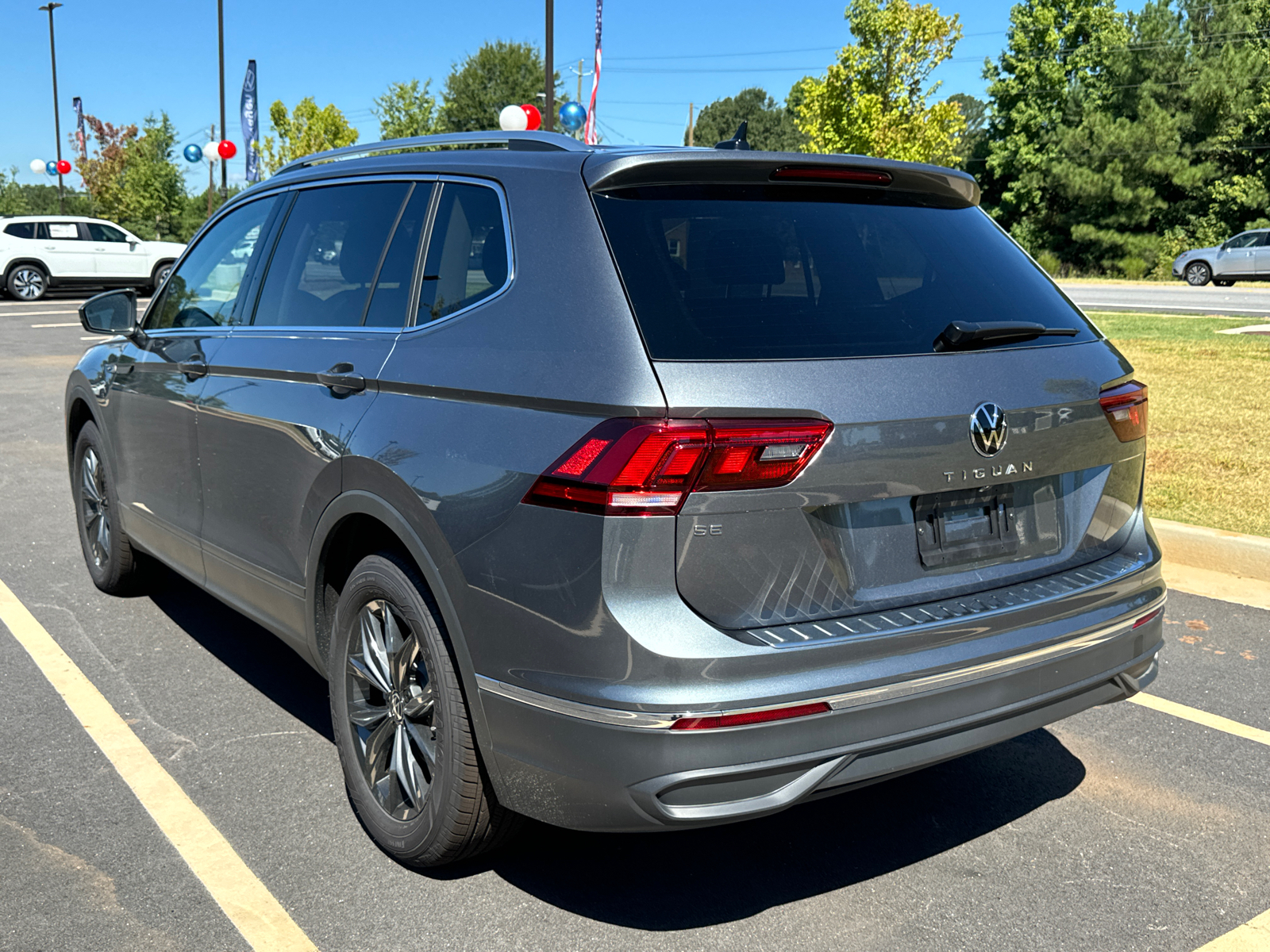 2024 Volkswagen Tiguan 2.0T SE 3