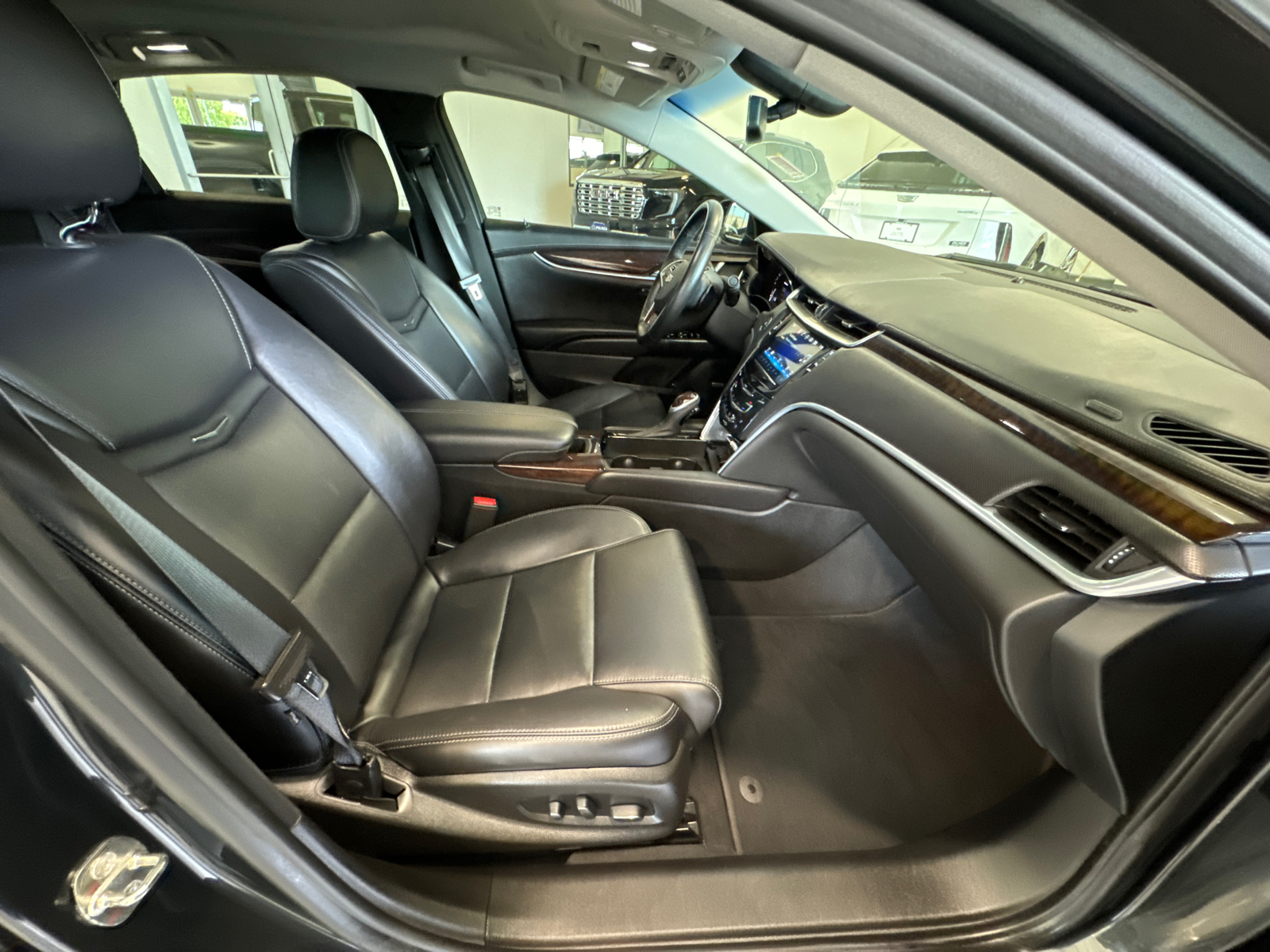 2016 Cadillac XTS Luxury 10