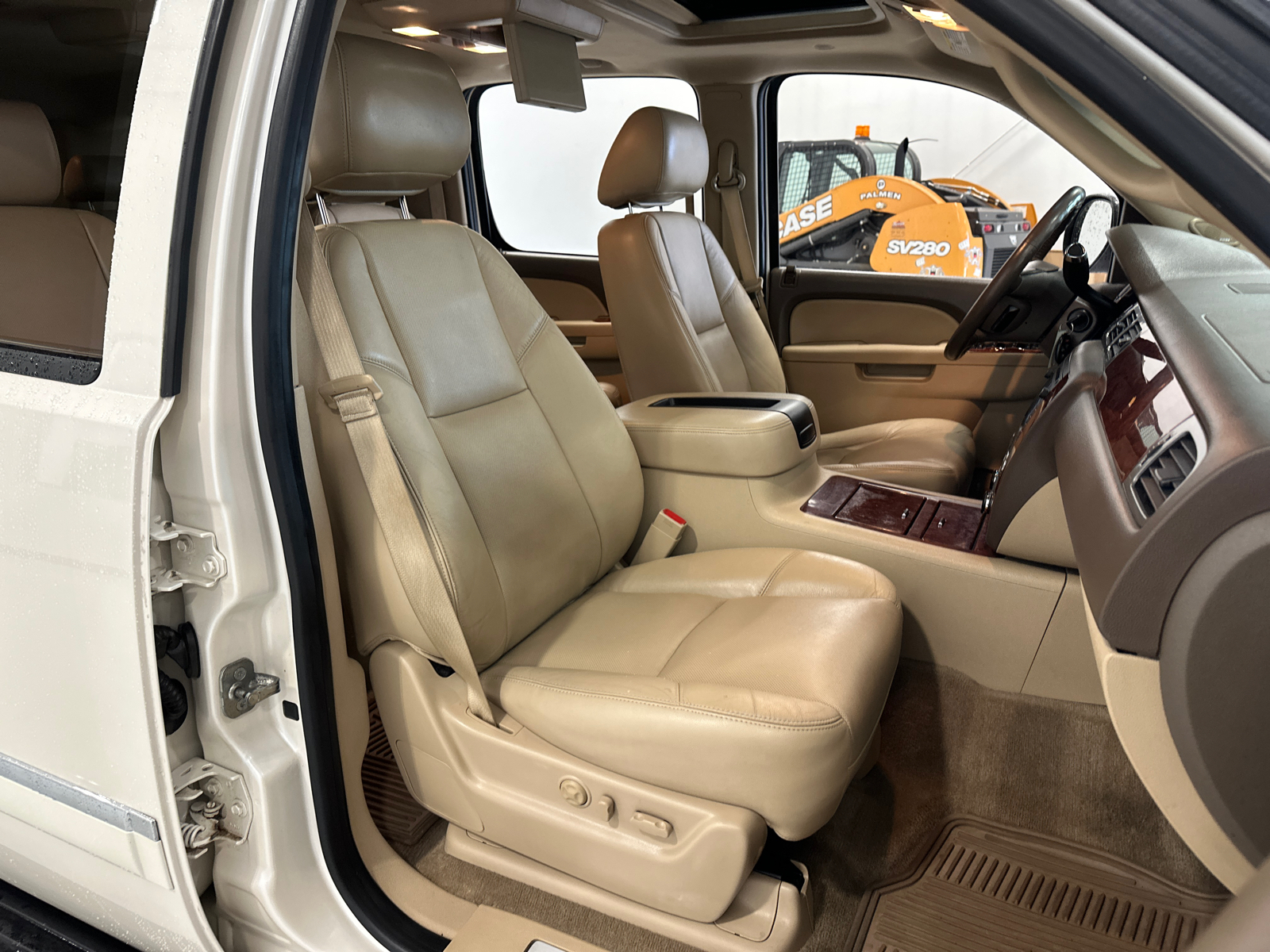 2013 Chevrolet Suburban 1500 LTZ 35