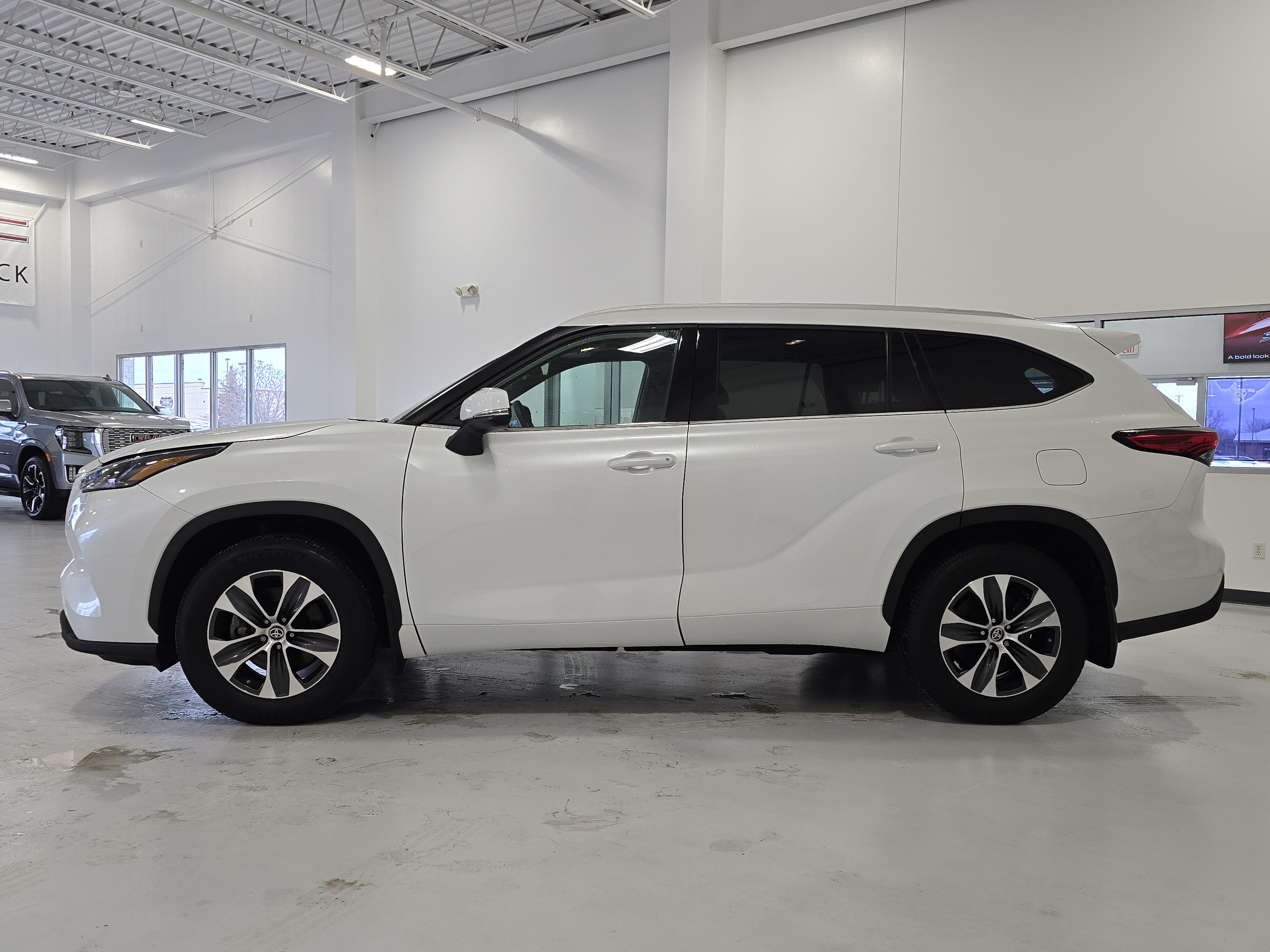 2022 Toyota Highlander XLE 5