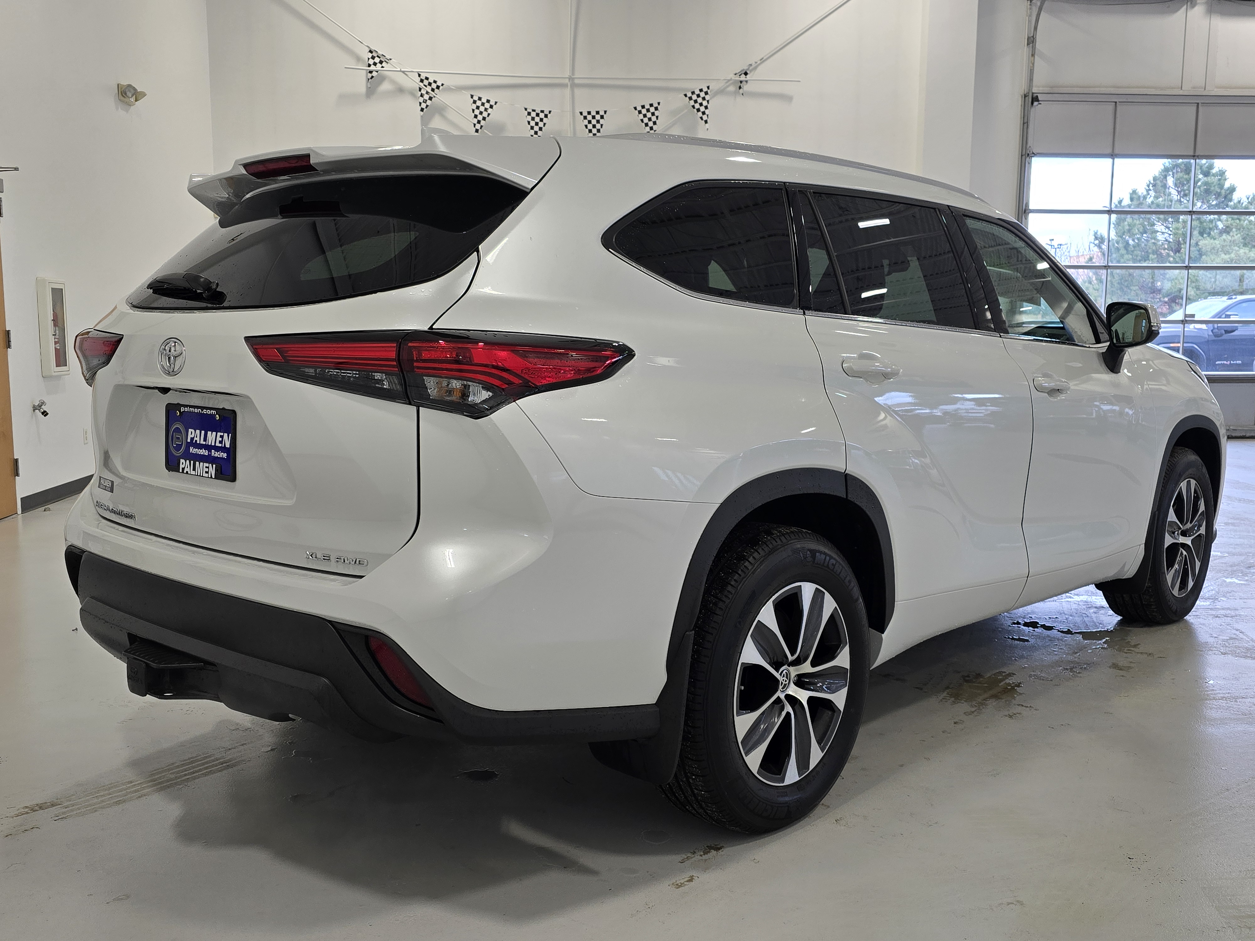 2022 Toyota Highlander XLE 8