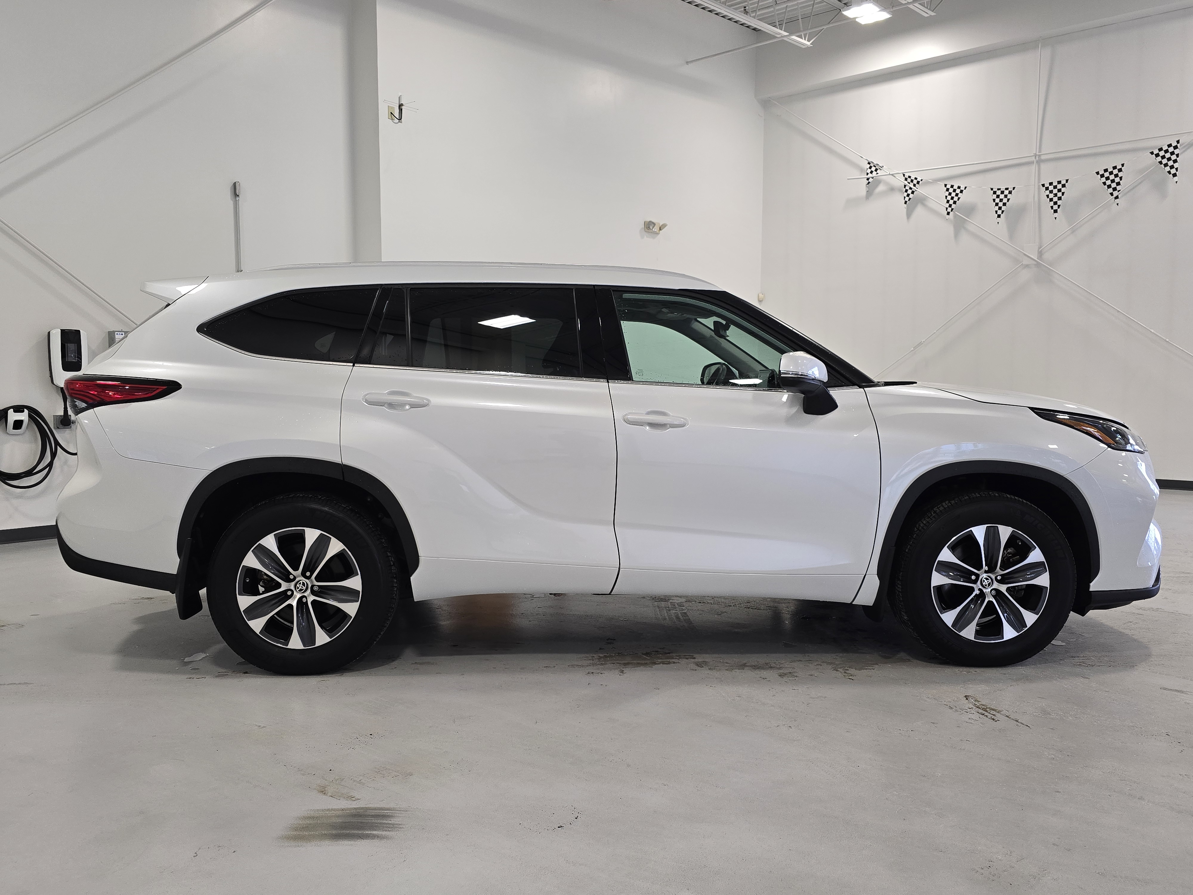 2022 Toyota Highlander XLE 9