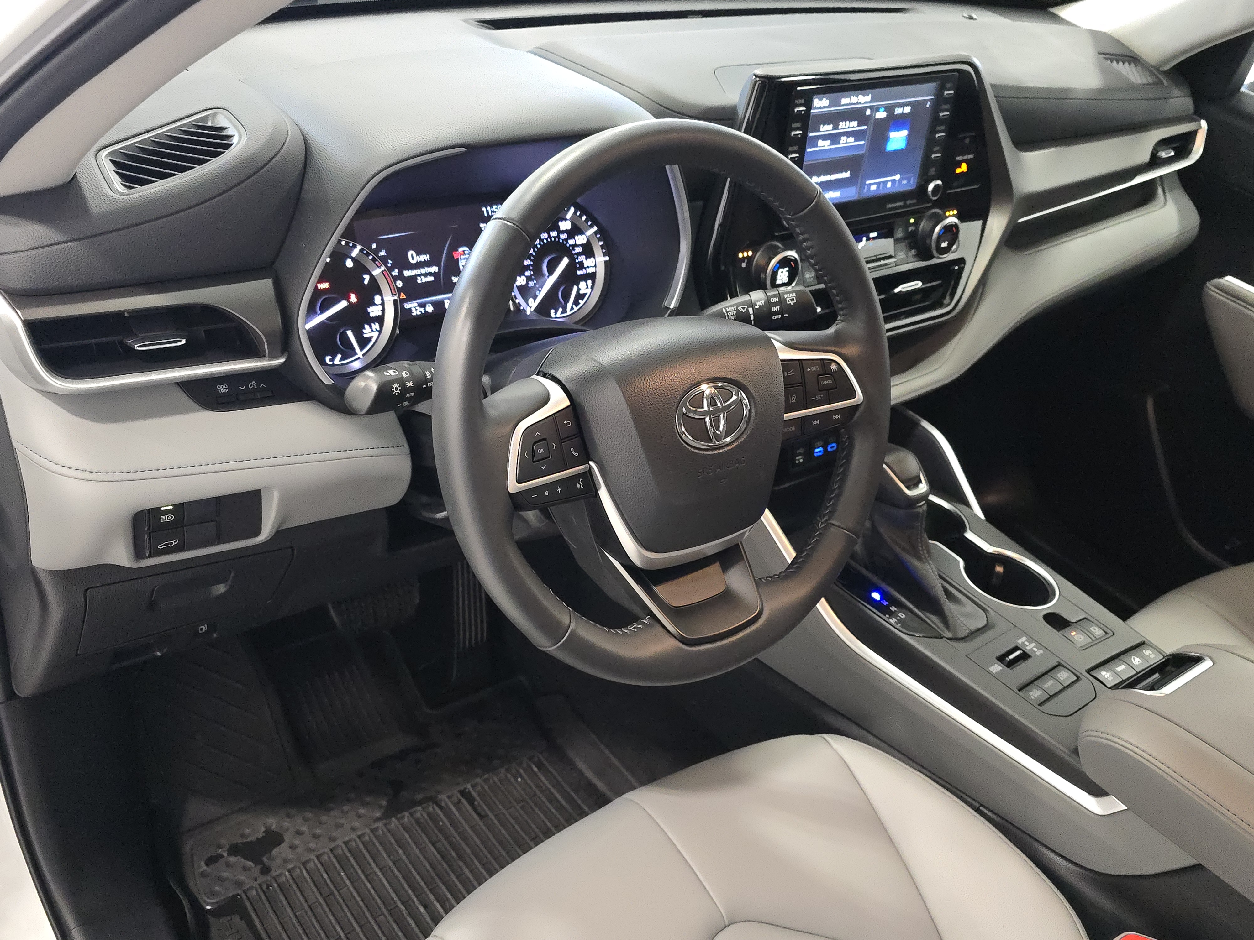 2022 Toyota Highlander XLE 16