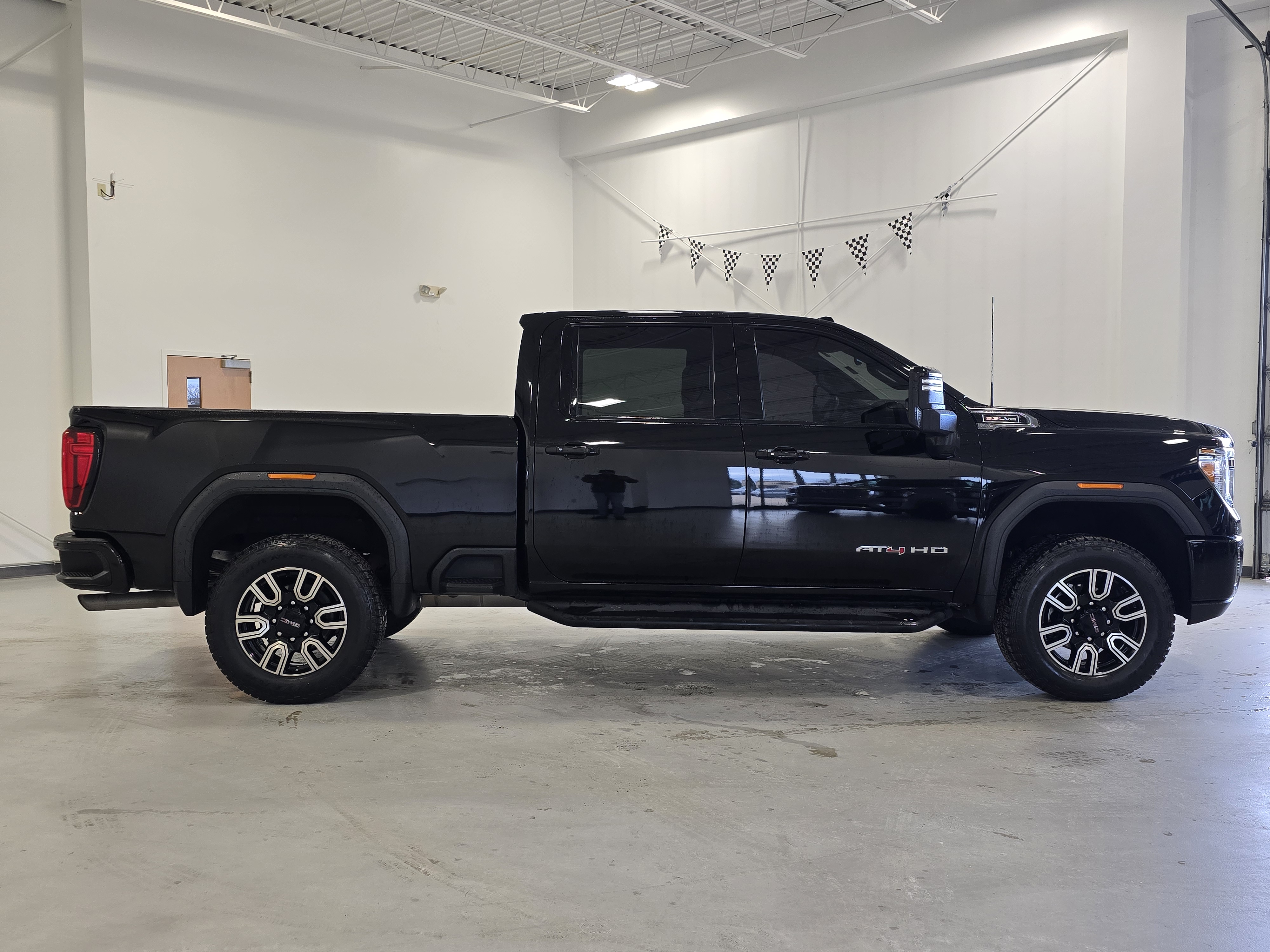 2022 GMC Sierra 2500HD AT4 9