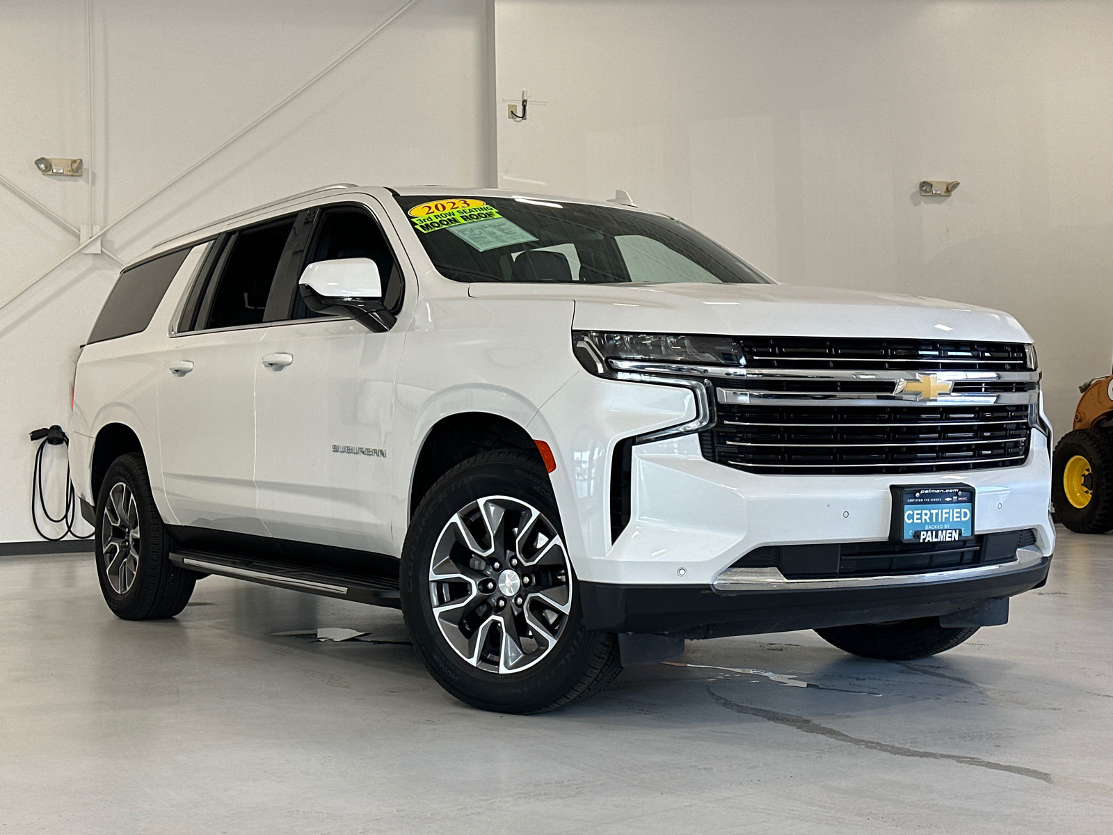 2023 Chevrolet Suburban LT 1