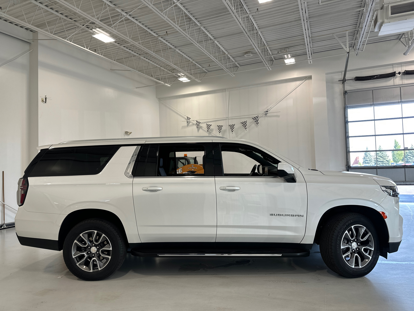 2023 Chevrolet Suburban LT 5