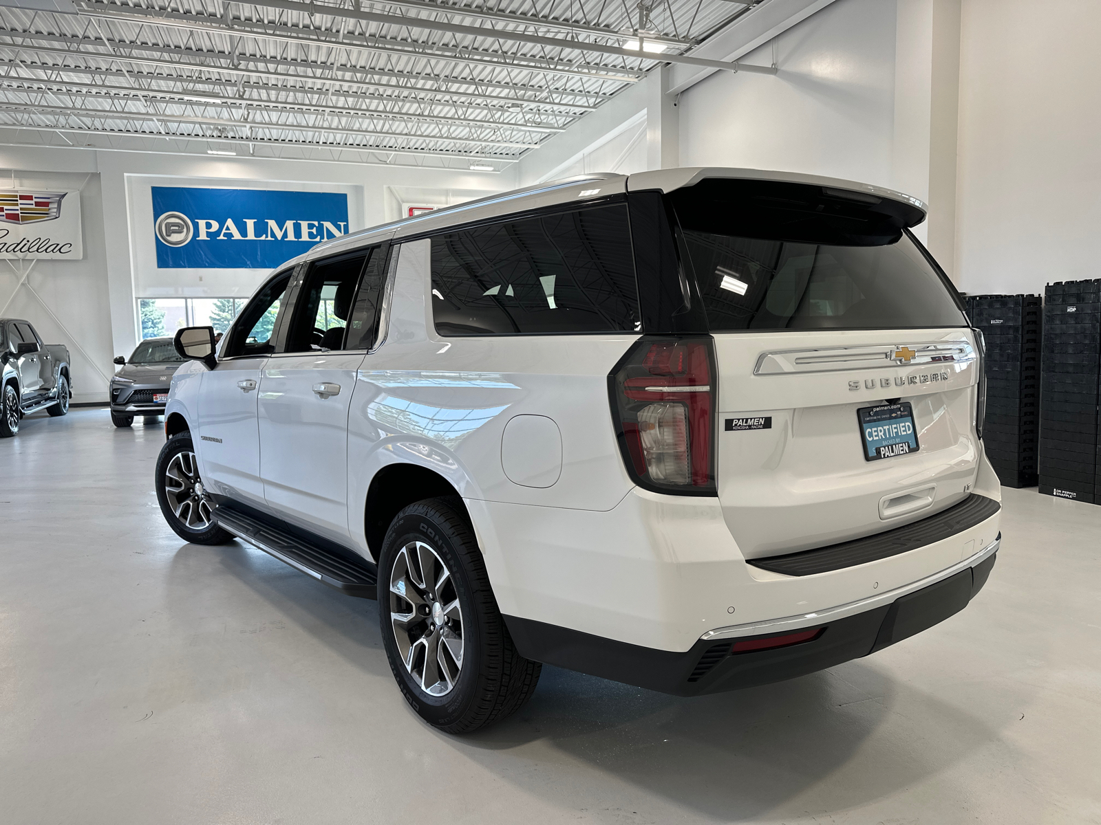 2023 Chevrolet Suburban LT 8