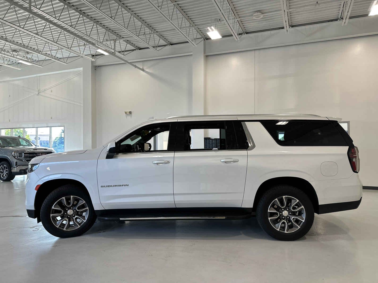 2023 Chevrolet Suburban LT 9