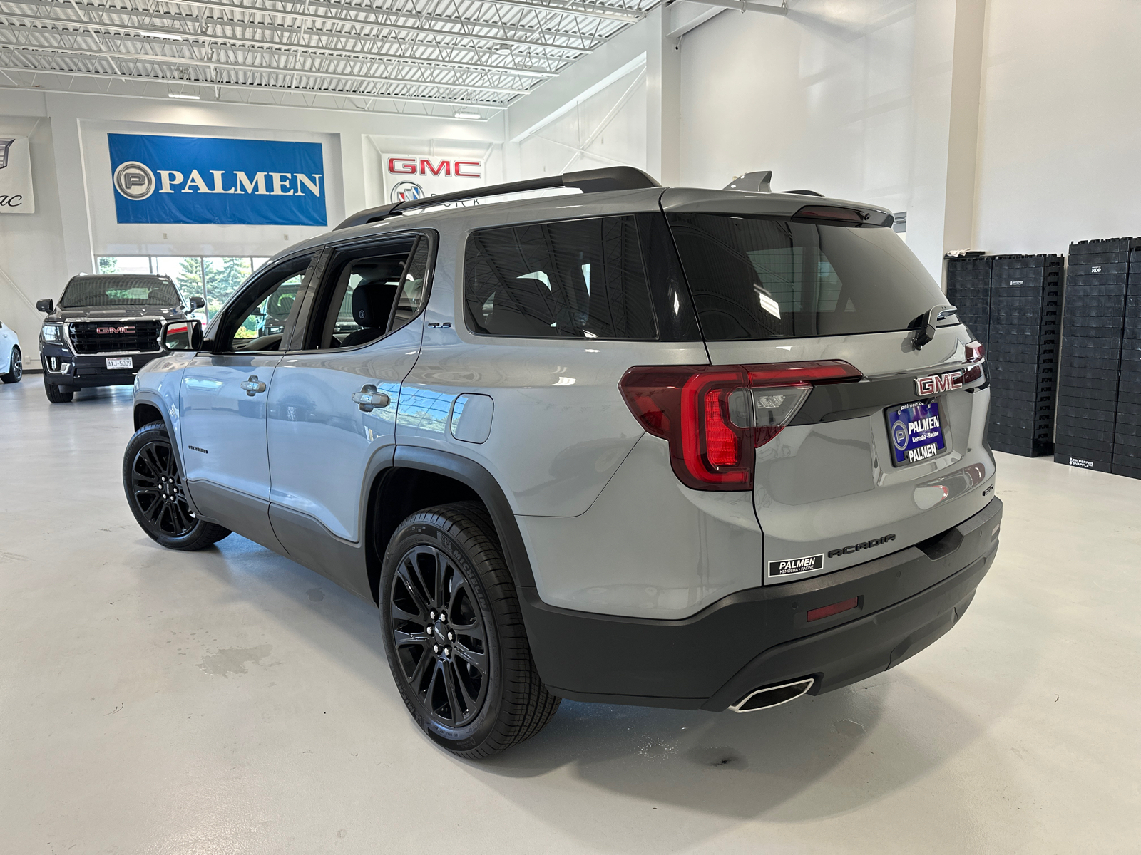 2023 GMC Acadia SLE 8