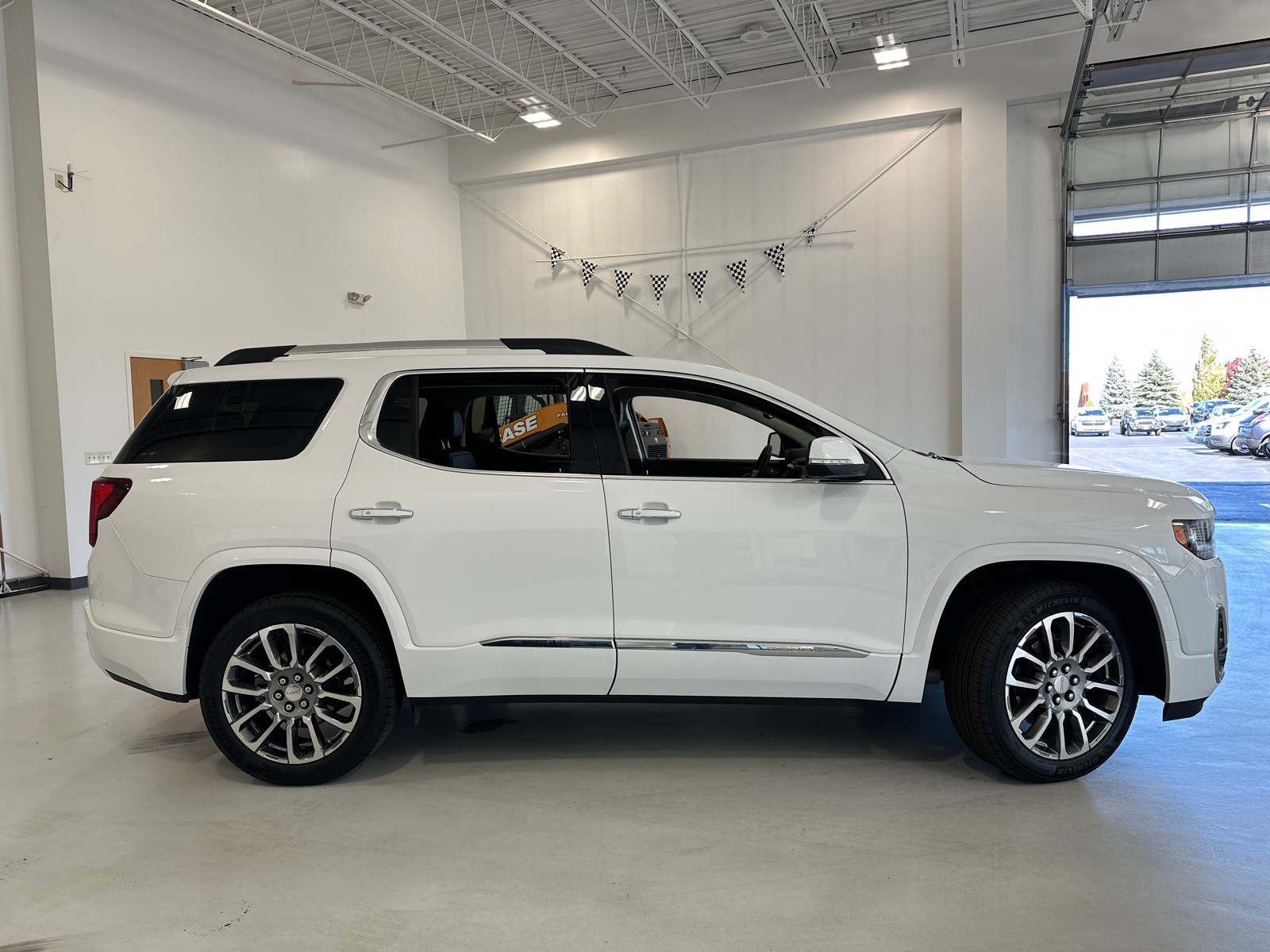 2023 GMC Acadia Denali 5