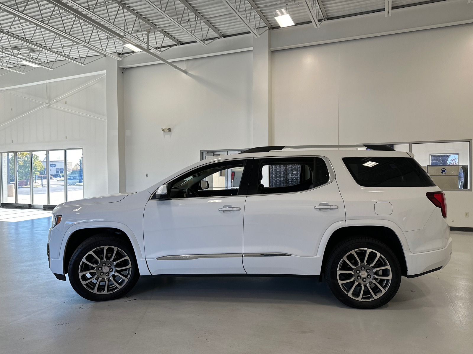 2023 GMC Acadia Denali 9