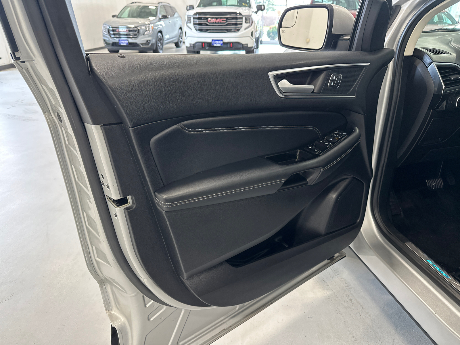 2018 Ford Edge Titanium 30