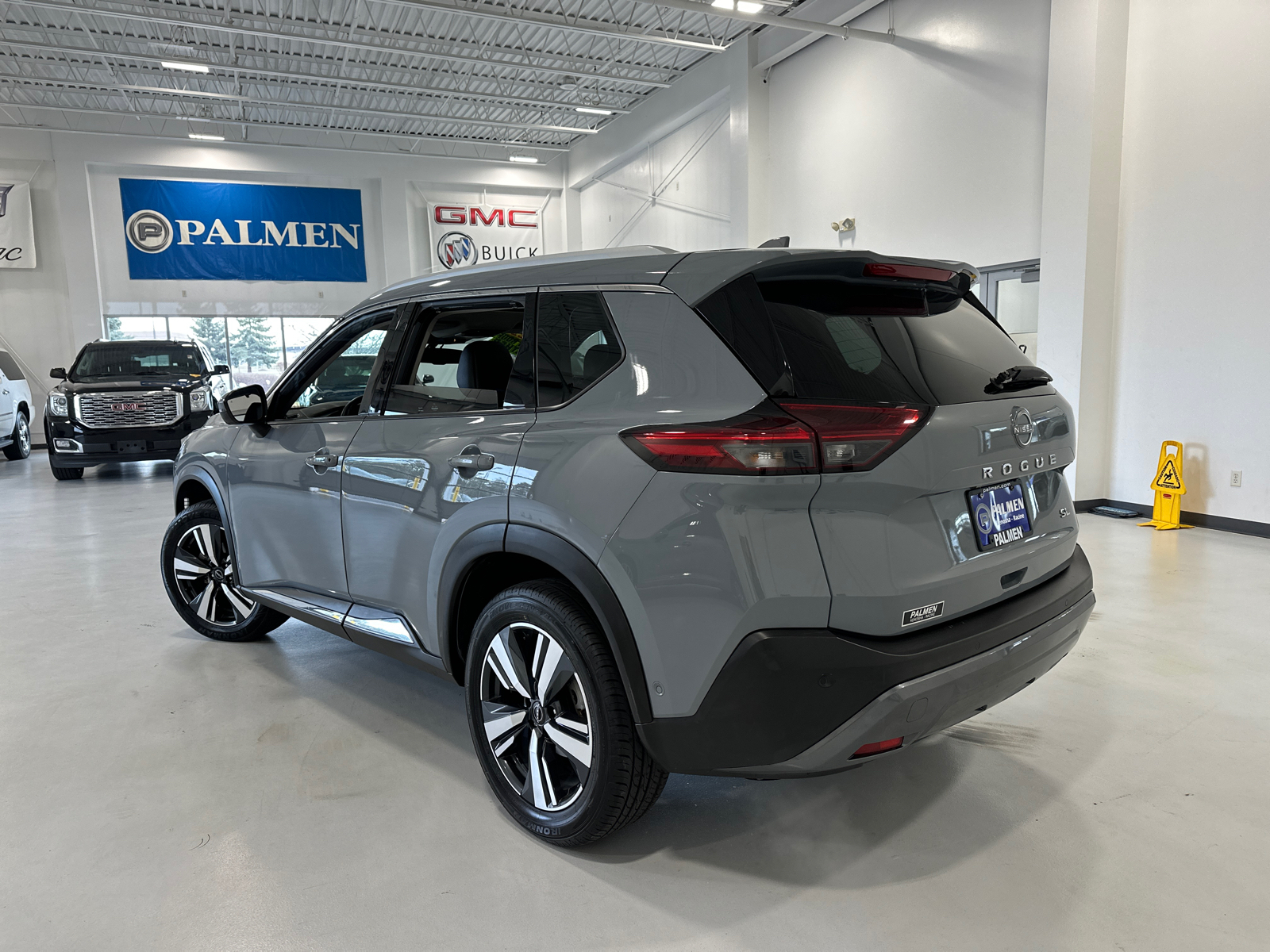 2023 Nissan Rogue SL 8