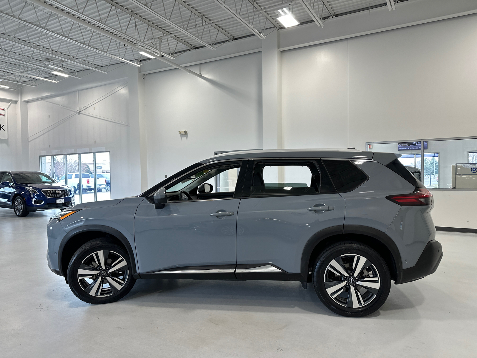 2023 Nissan Rogue SL 9