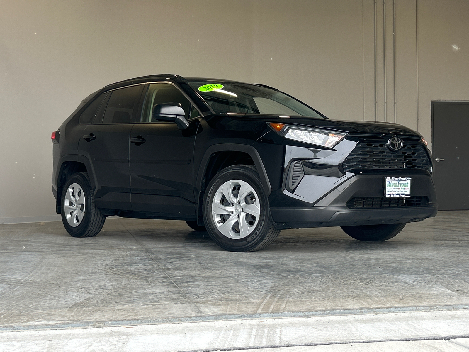 2019 Toyota RAV4 LE 1